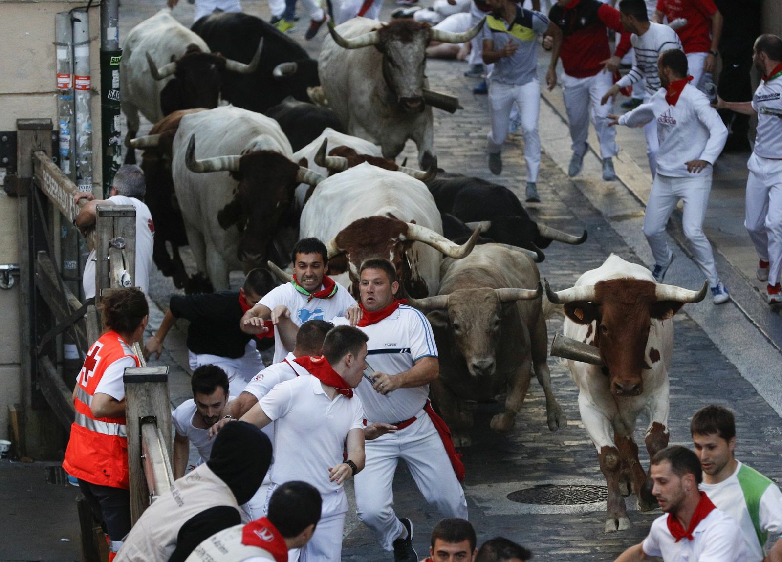 Las imágenes del sexto encierro de San Fermín 2019
