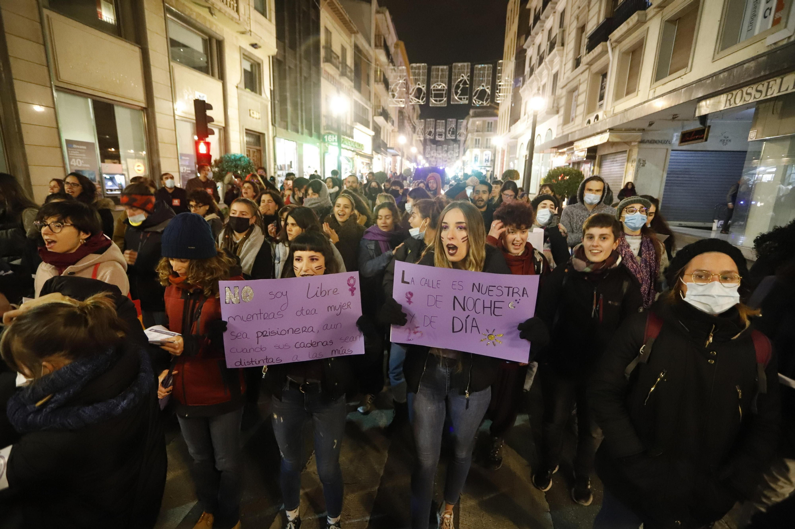 La noche de este miércoles 24 de noviembre se celebró una marcha contra la violencia de género en Granada.