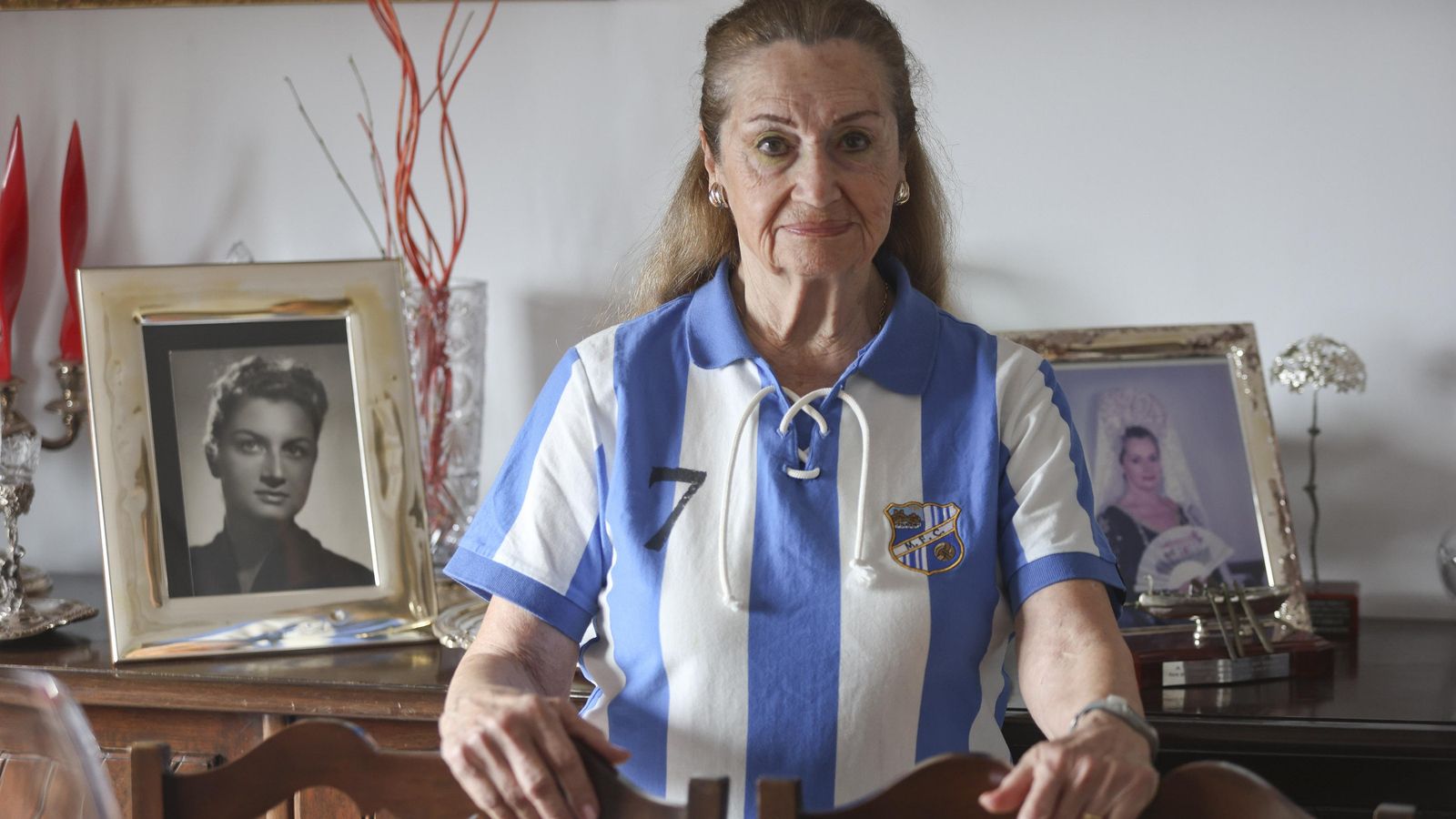 Encarnita, con su camiseta del Málaga. Encarnita, con su camiseta del Málaga.