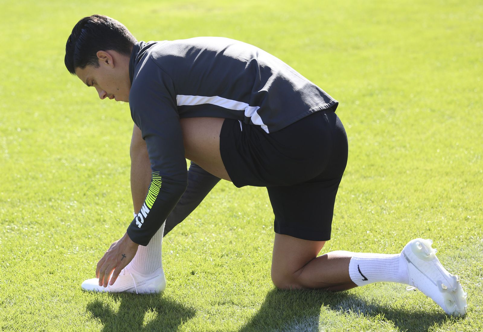 Adrián, Renato Santos y Lombán pisan césped