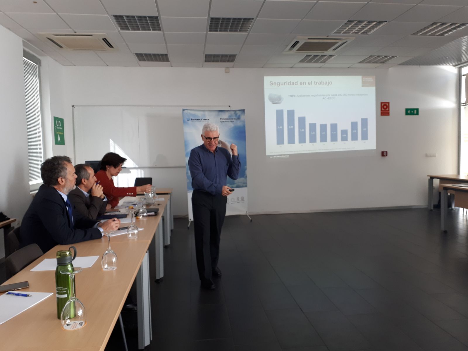Miguel Palacios presenta los resultados de Atlantic Copper en el campus de la UNIA en La Rábida.