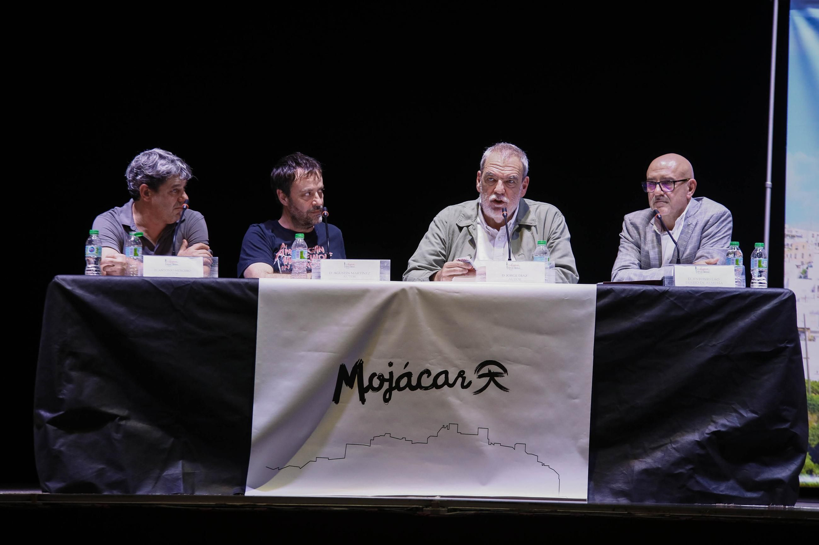 Las imágenes de la presentación del libro "El Clan" de Carmen Mola en Mojácar