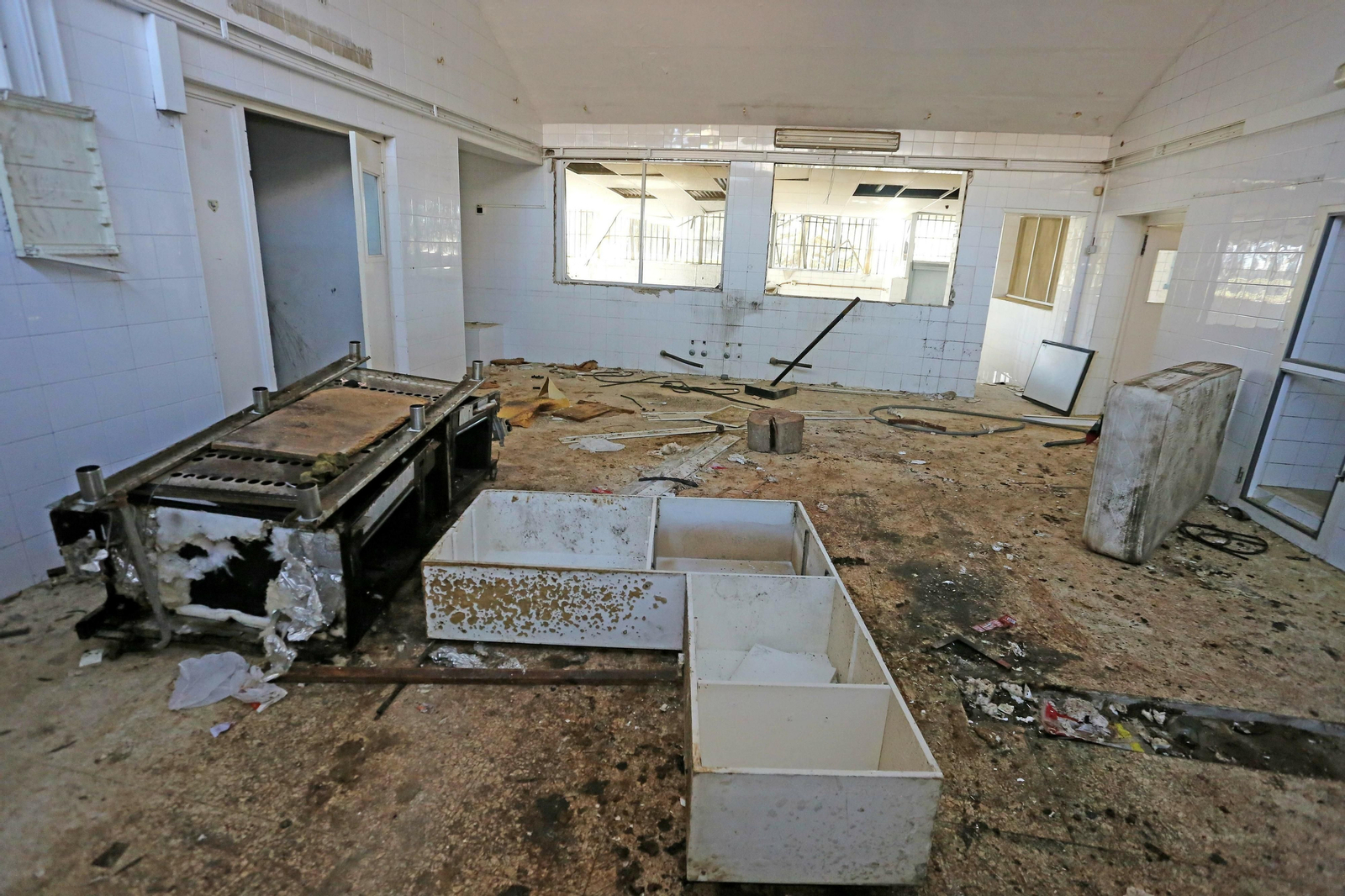 Imágenes de los destrozos y expolio en el restaurante EL Bosque