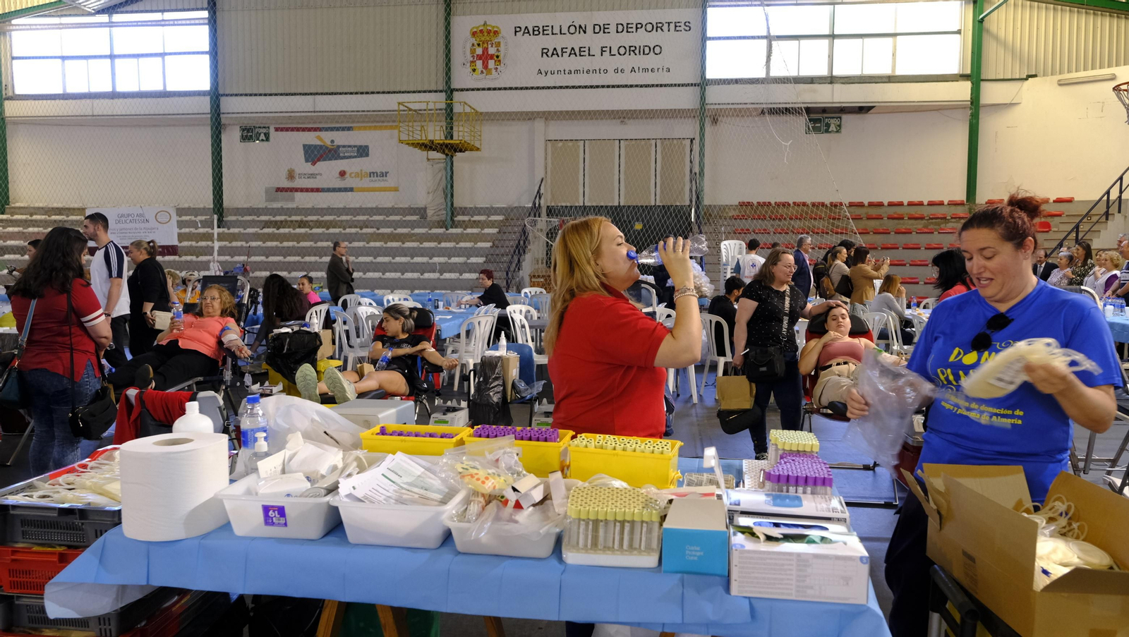 Imágenes de la donación colectiva de sangre y plasma en el Pabellón Rafael Florido