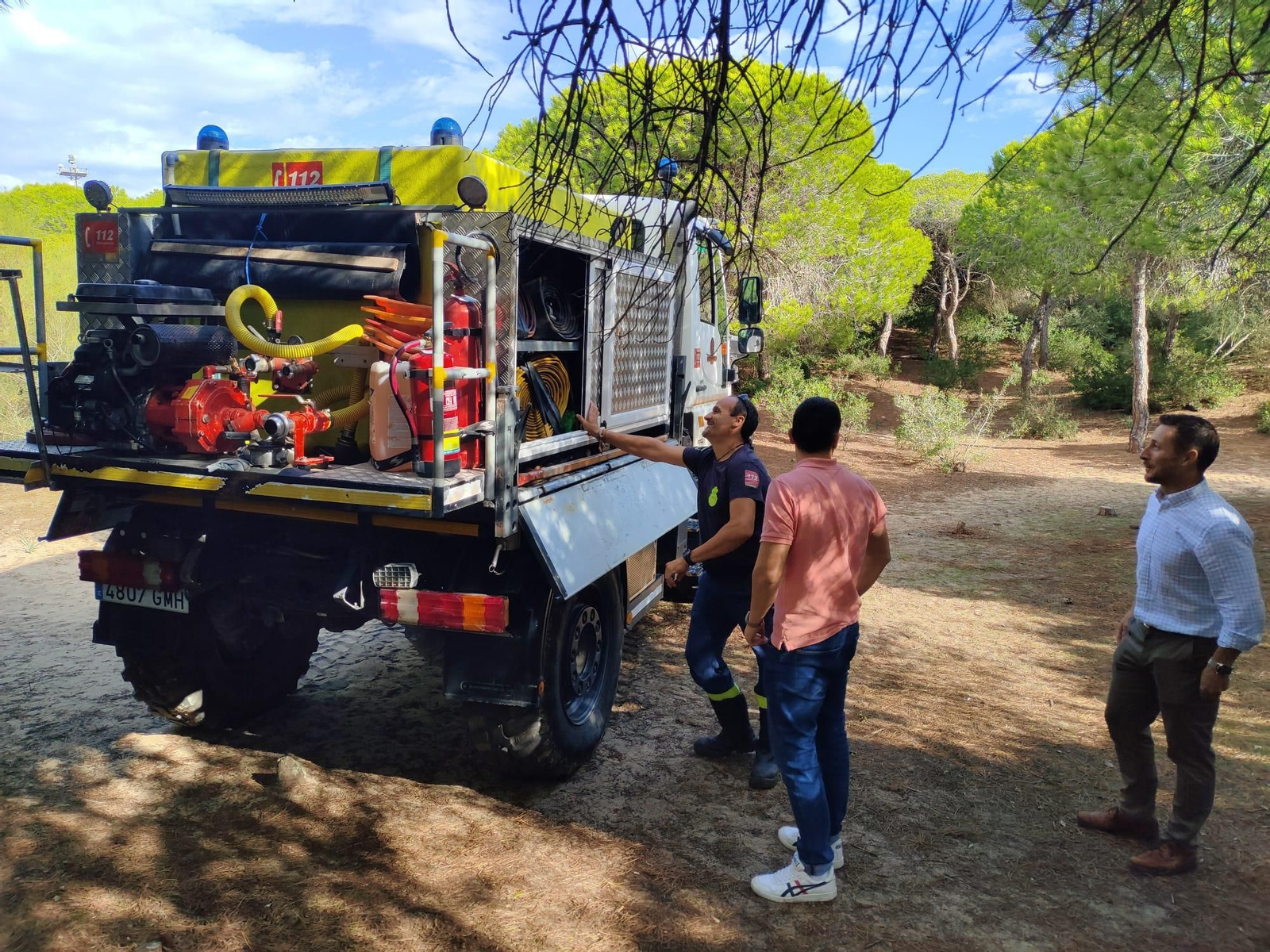 Camión de bomberos realiza pruebas en la zona de Punta Candor. Camión de bomberos realiza pruebas en la zona de Punta Candor.