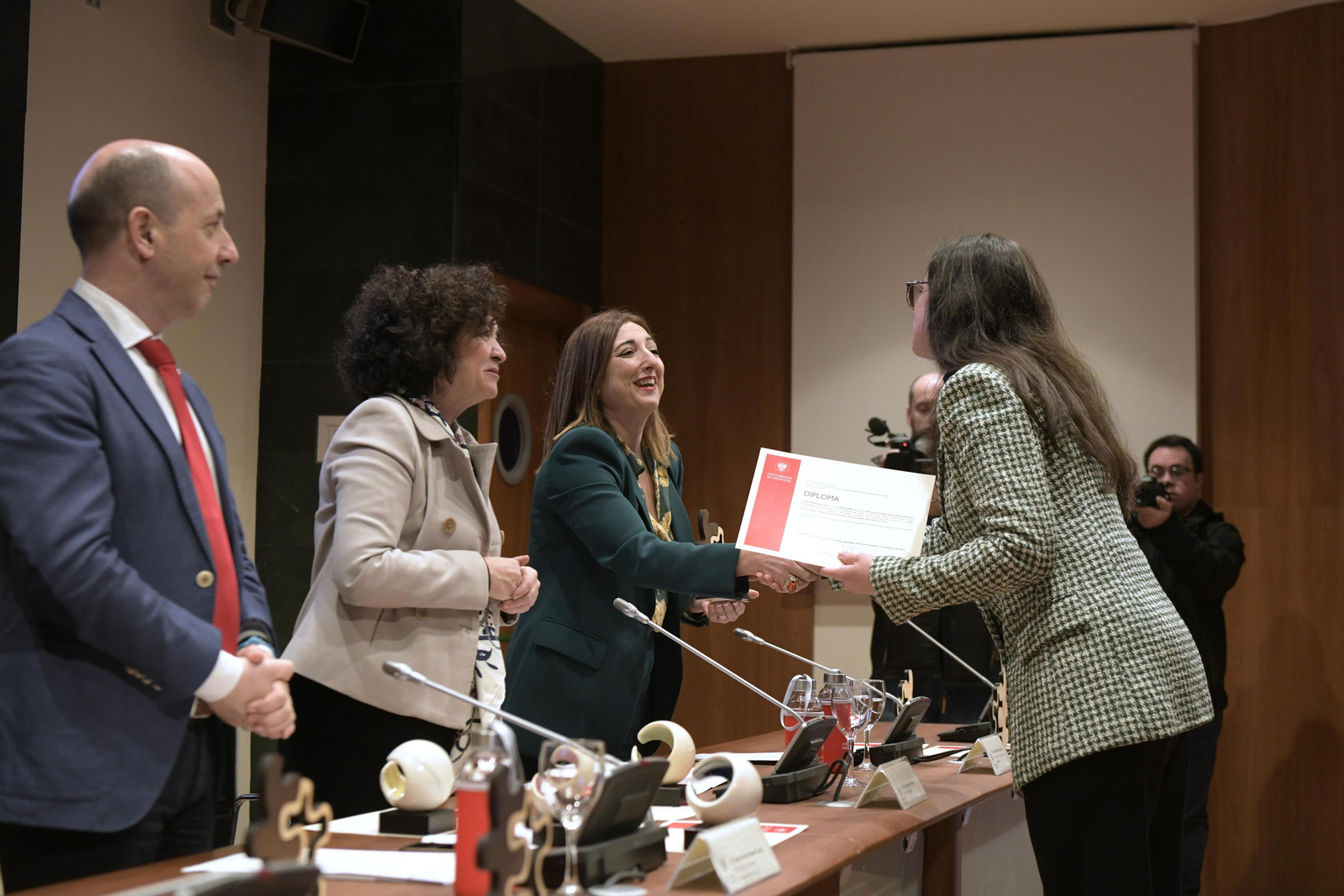 Entrega de la primera edición de los premios a los mejores trabajos fin de grado, fin de máster y tesis doctorales del ámbito de la igualdad y la inclusión en la UGR en imágenes