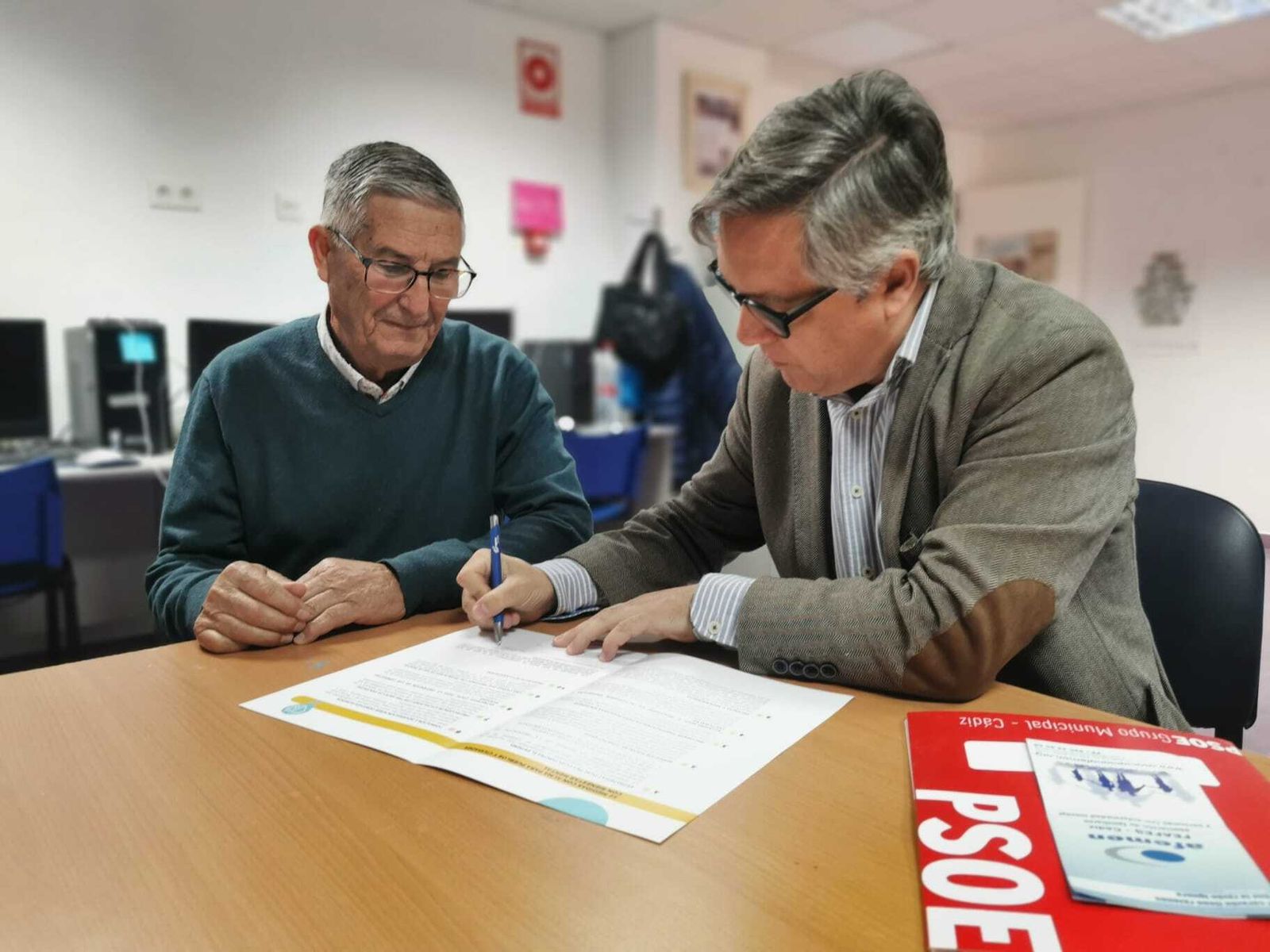 Óscar Torres en su reunión con el representante de AFEMEN.