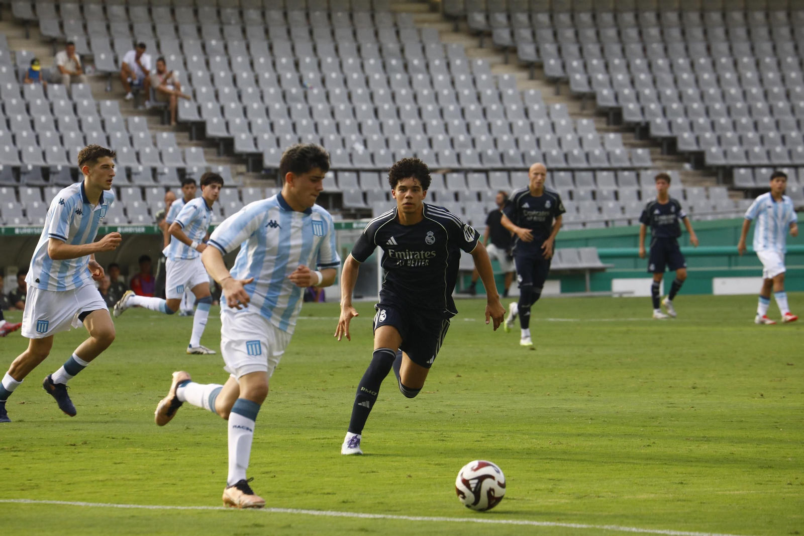 Las mejores fotos del Racing Club - Real Madrid del Mundial de Clubes juvenil en El Arcángel