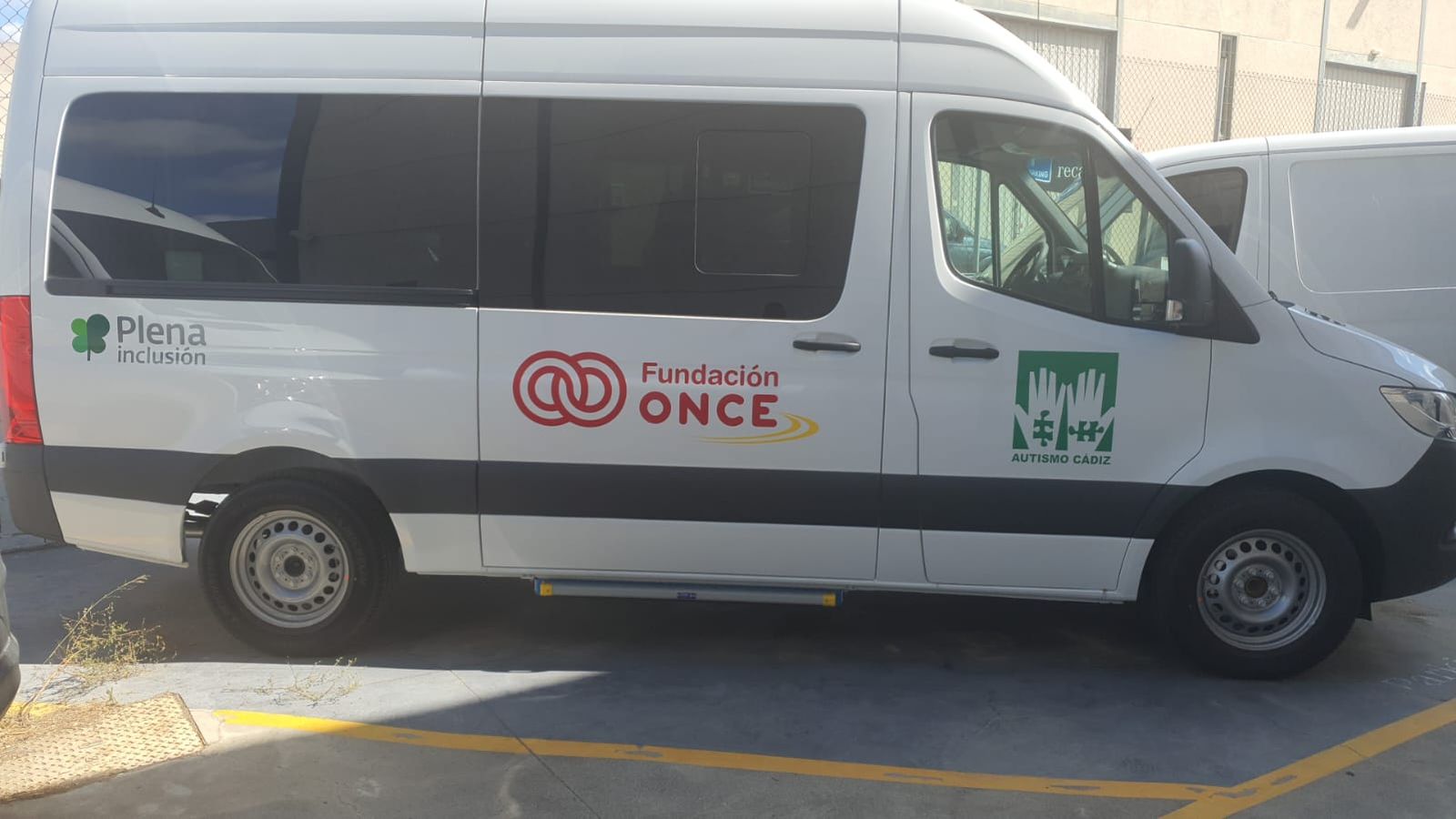 Nueva furgoneta de 'Autismo Cádiz'