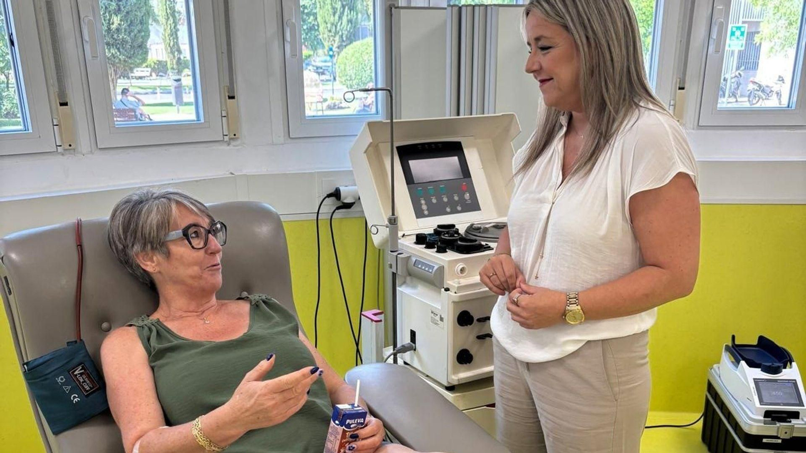 Visita de la delegada de Salud, Elena González, al Centro de Transfusión Sanguínea de Jaén.