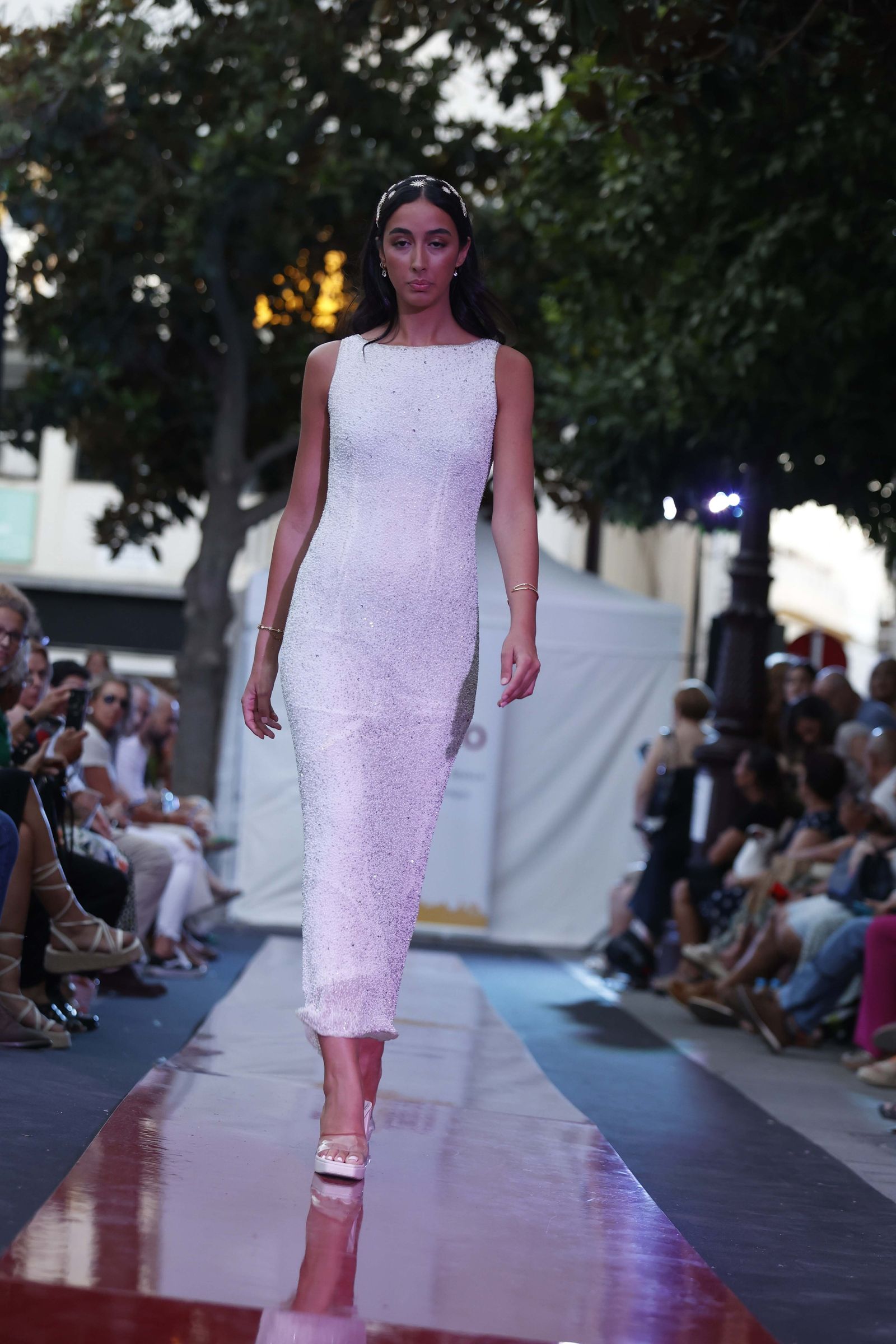 Las imágenes del Desfile de Jóvenes Diseñadores en la Plaza de la Magdalena