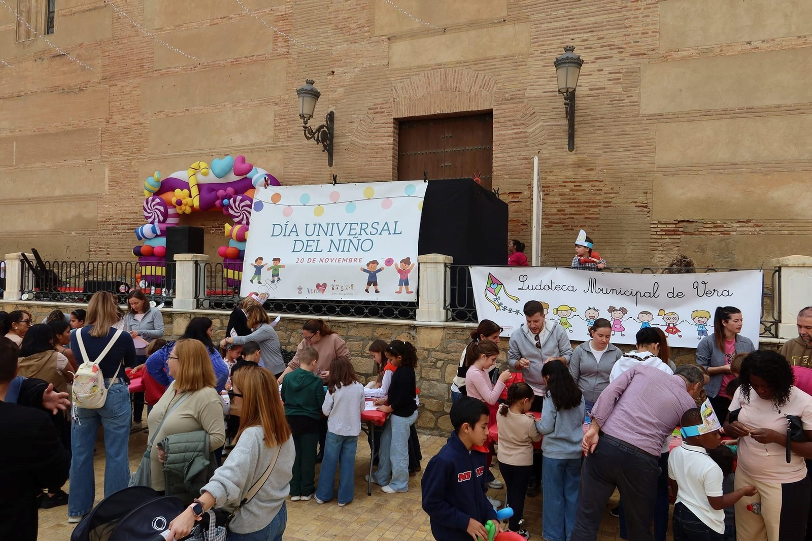 Actividades del Día Universal del Niño en Vera el año pasado. (Archivo)