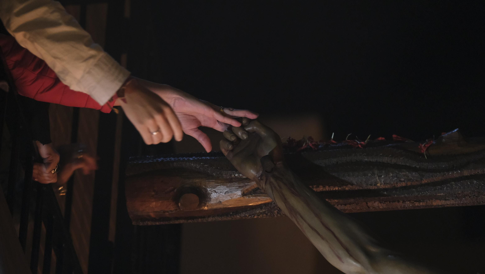 Procesión del Perdón en Almería, en imágenes