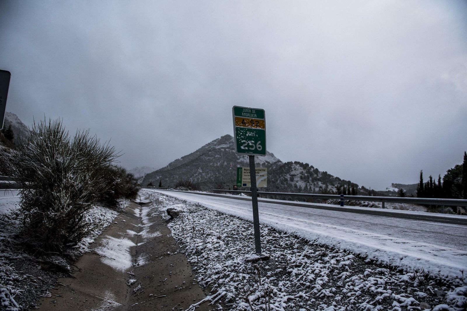 Imágenes de las carreteras cortadas en Granada por la borrasca Gloria