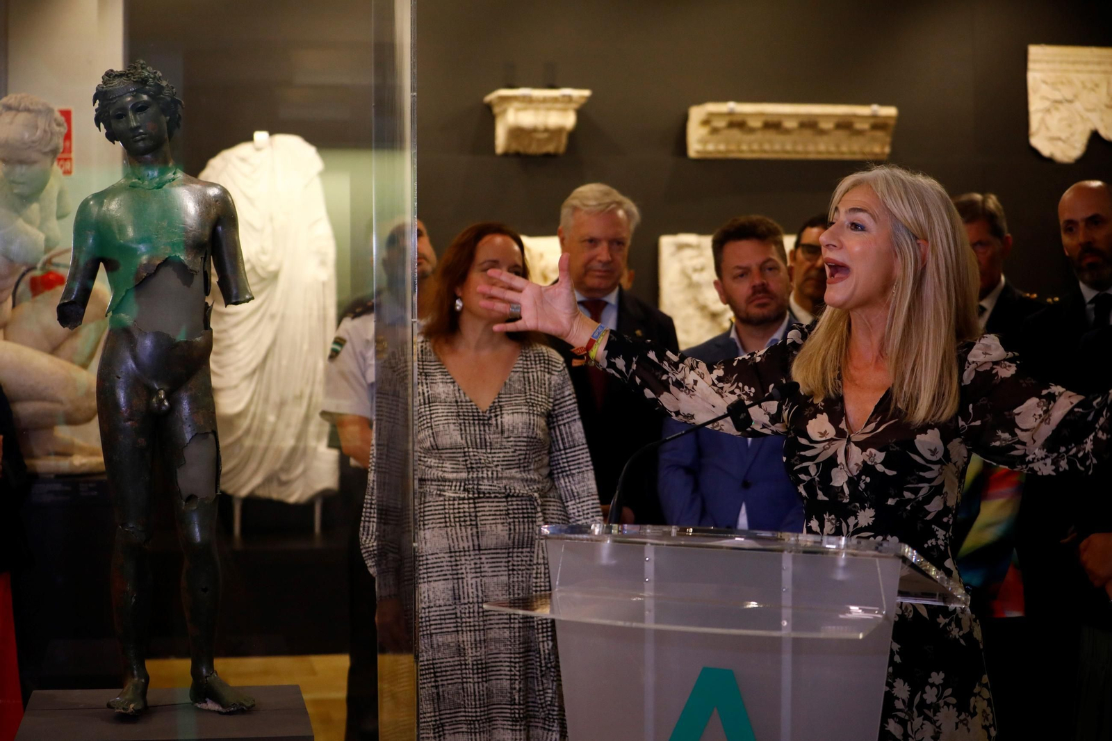 Los efebos de Pedro Abad ya lucen en el Museo Arqueológico de Córdoba, en imágenes