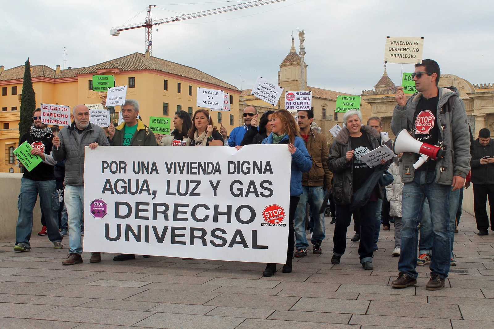 Protesta contra la pobreza energética convocada por Stop Desahucios en Córdoba.