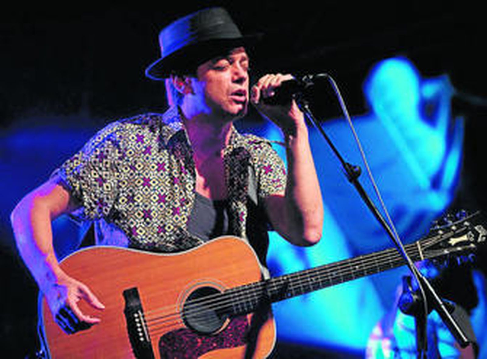 Santiago Auserón durante uno de sus últimos conciertos.