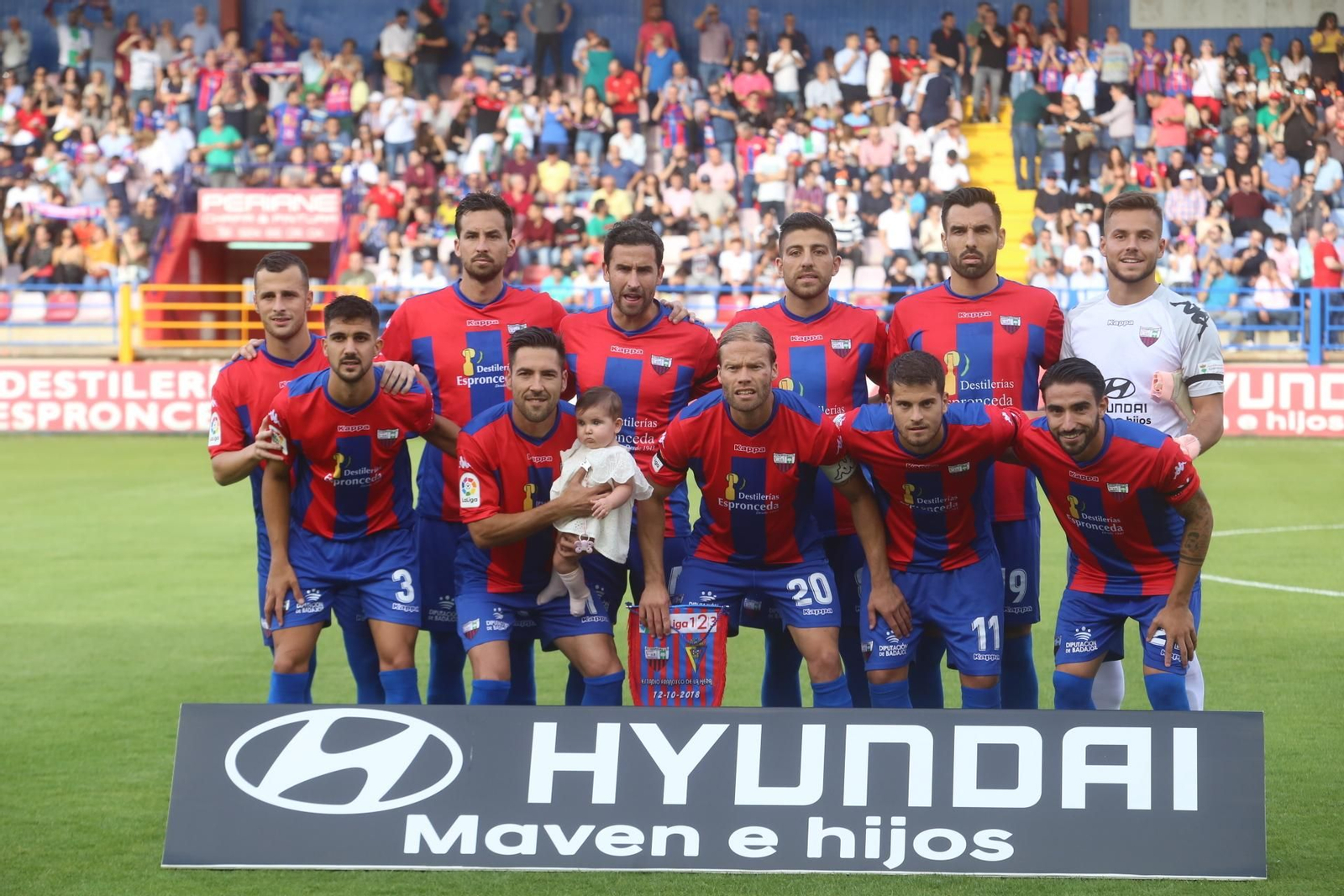 El once del Extremadura ante el Cádiz.