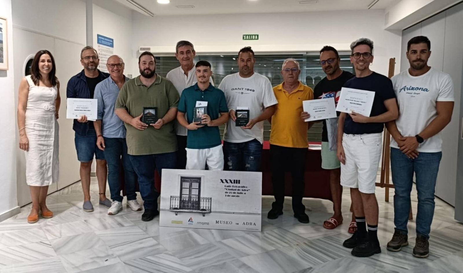 Autoridades, organizadores, patrocinadores y premiados en el Rally Fotográfico ‘Ciudad de Adra’.