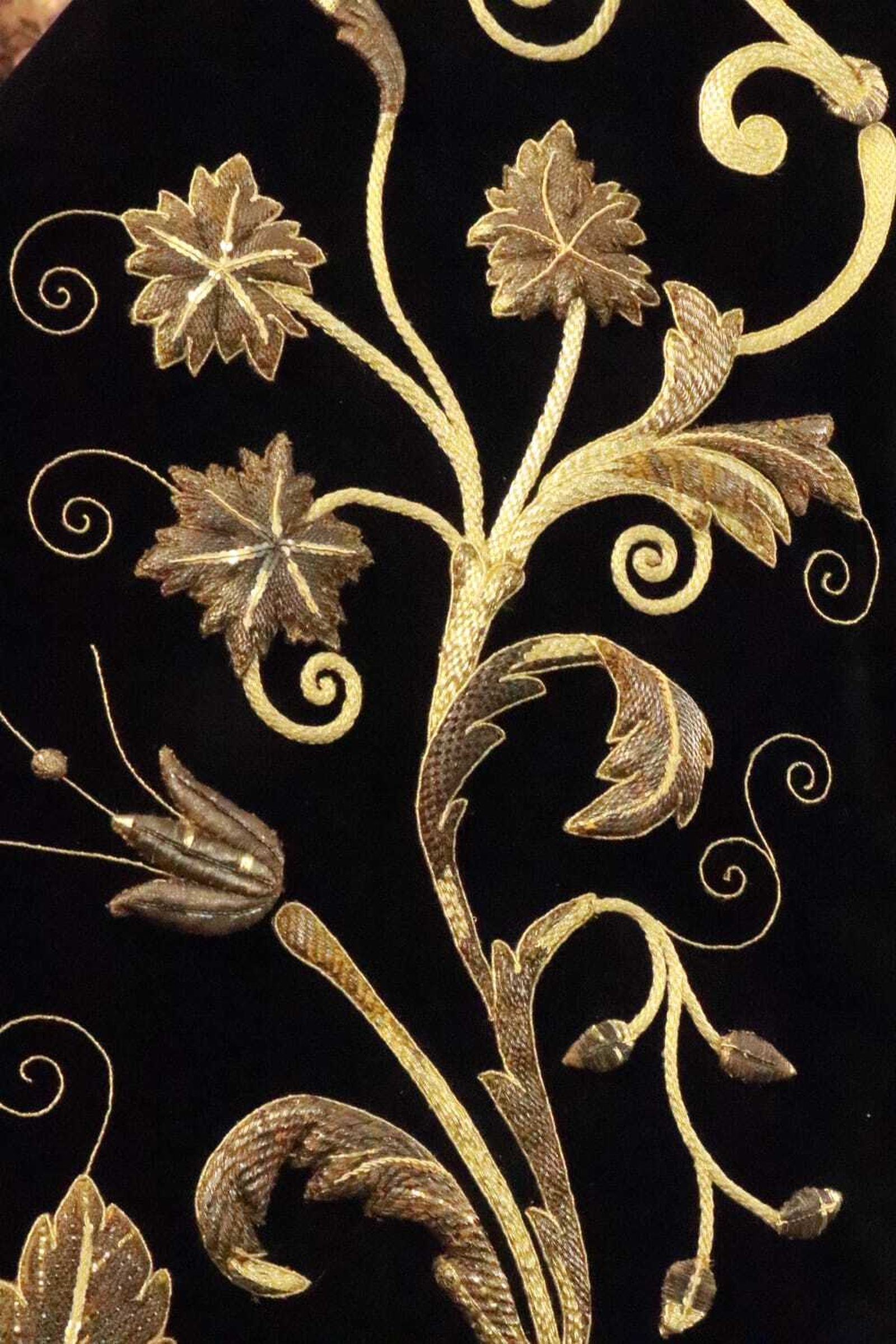 Otro detalle de los bordados que en su día fueron de la O