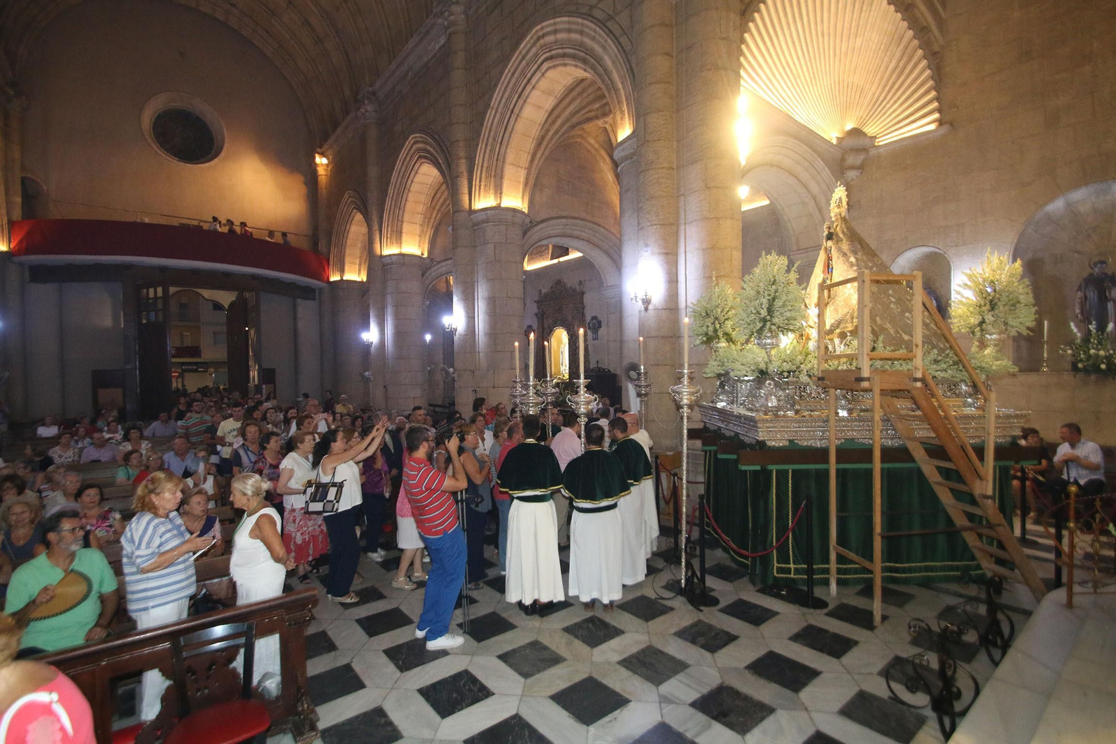 Fotogalería de la retirada de la Virgen del Mar para su restauración