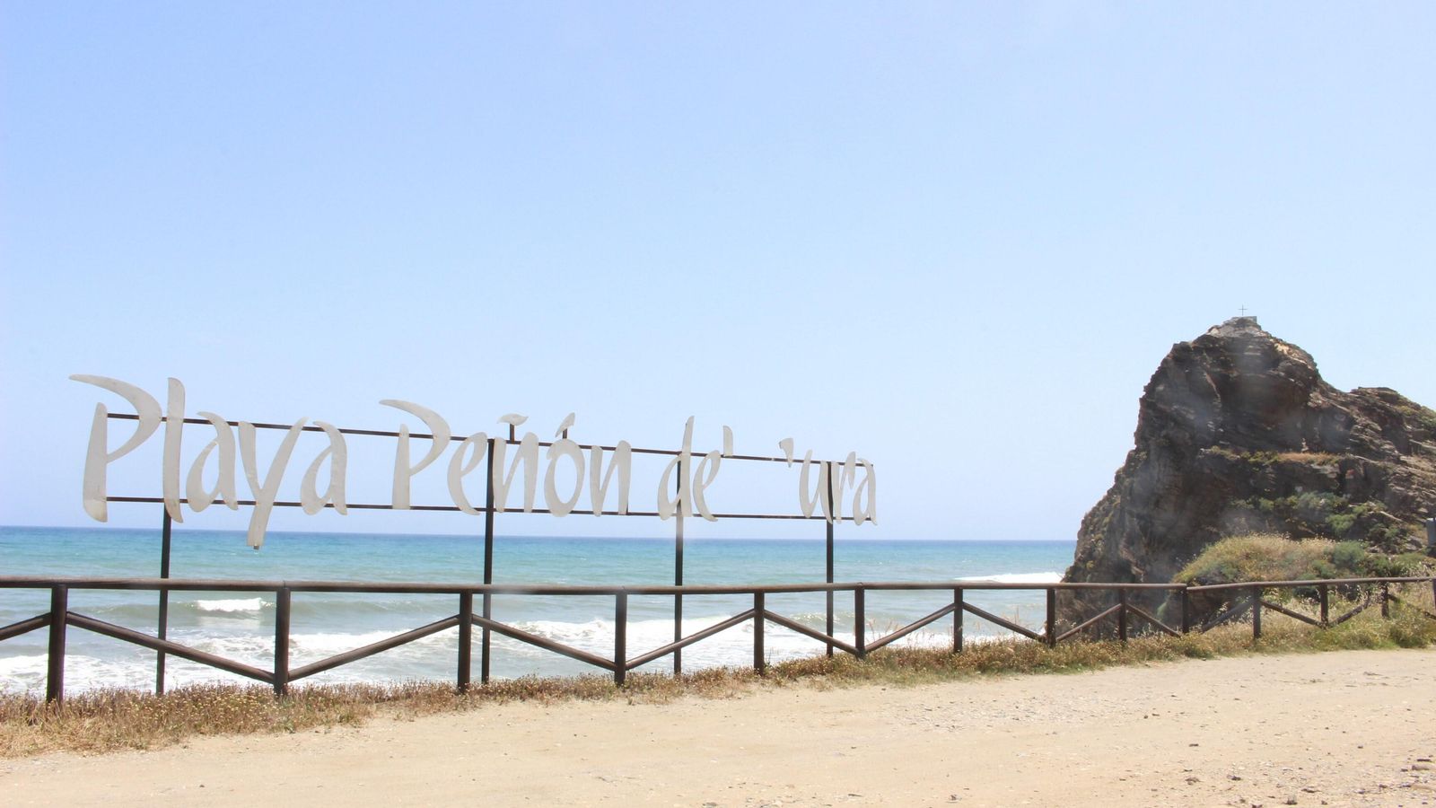 La playa El Peñón del Cura de Mijas en el camino hacia la fase 2 de la desescalada