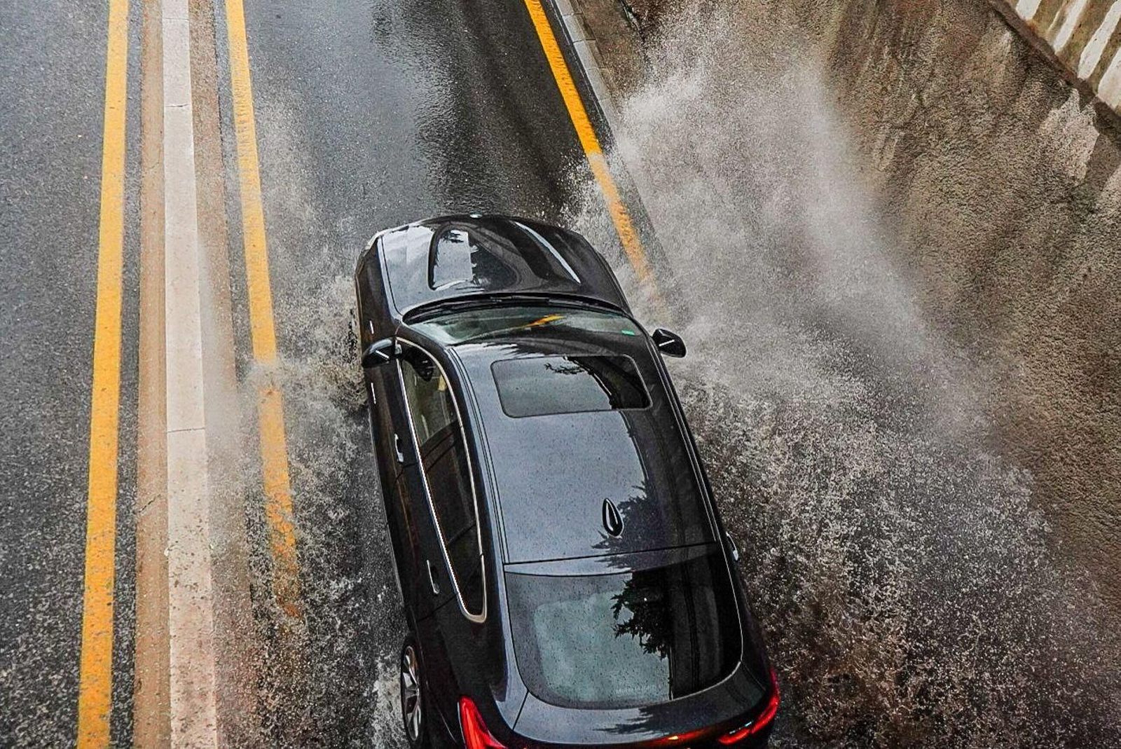 Galería | El agua toma la ciudad de Granada como consecuencia de la Dana