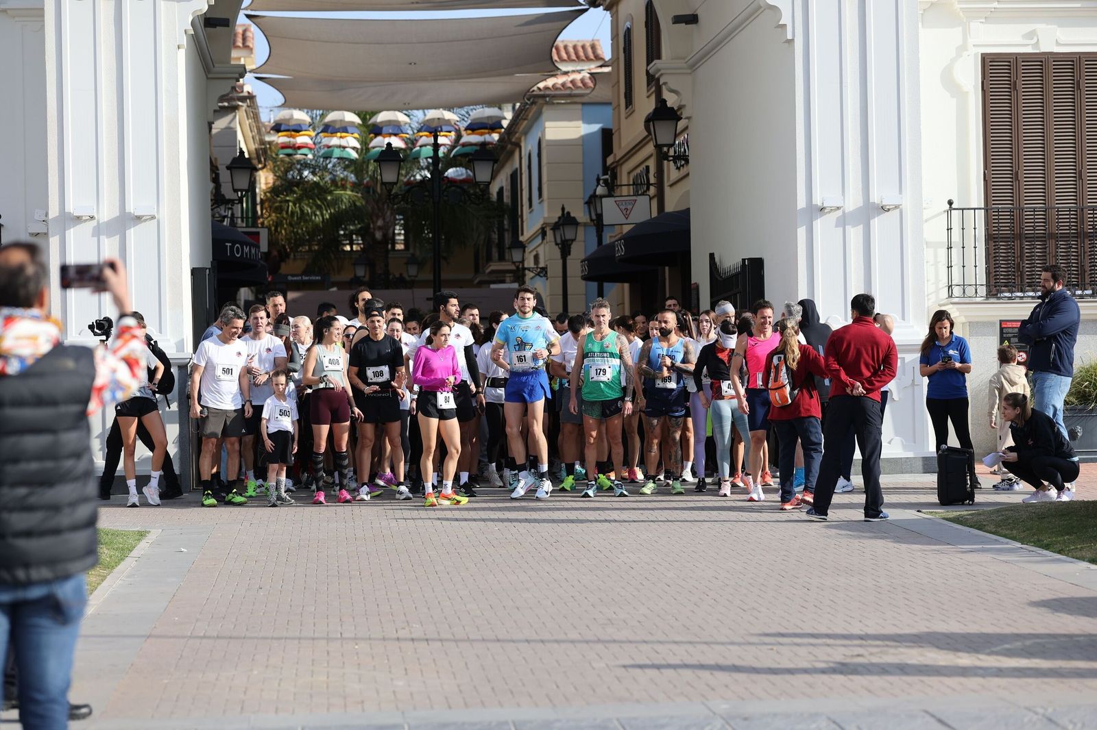 La Carrera Solidaria por el Día de la Mujer McArthurGlen, en fotos