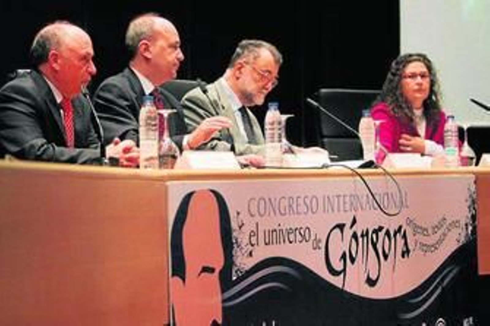Los participantes en la mesa redonda celebrada ayer.