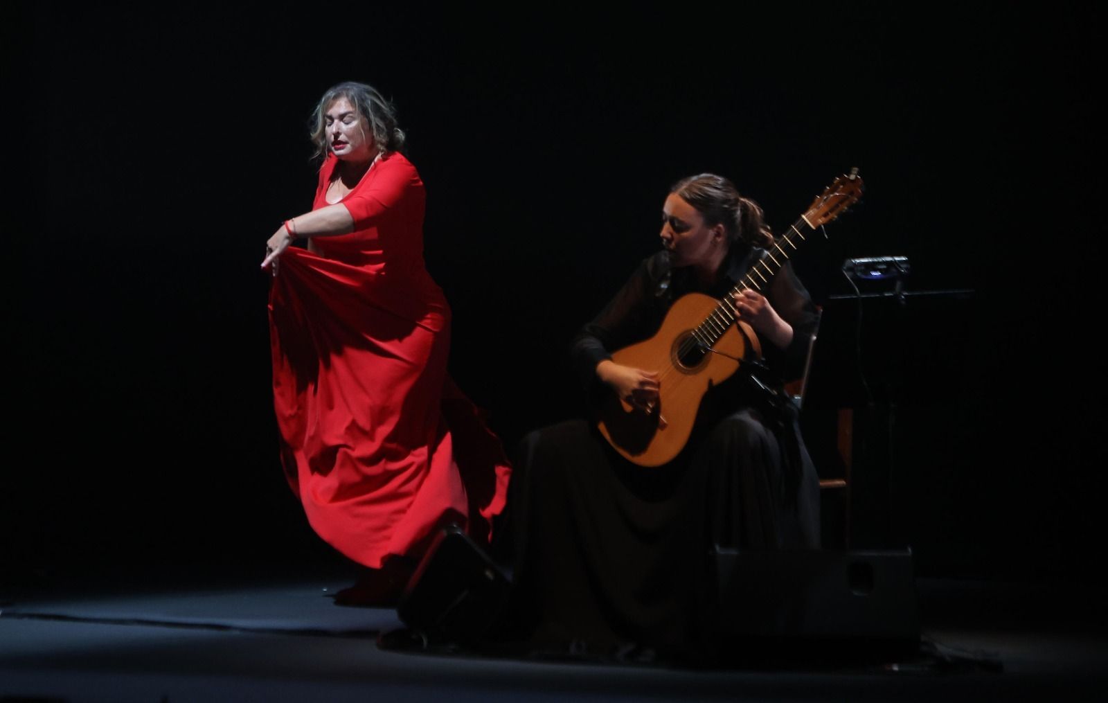 Pastora Galván y María Marín en el estreno de 'Sinda'.