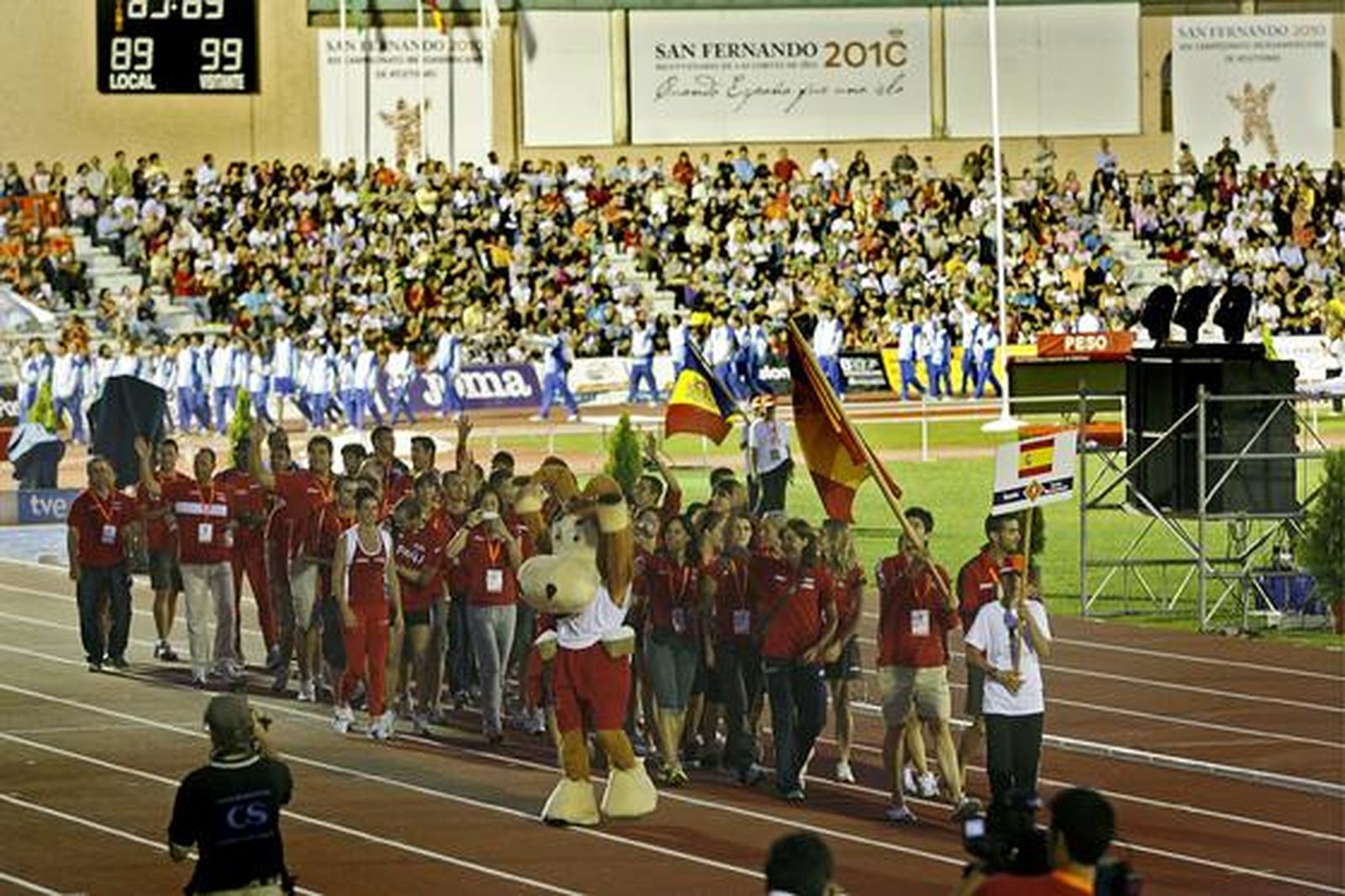 Luz y color en Bahía Sur en la ceremonia de apertura de los XIV Juegos Iberoamericanos San Fernando 2010. 

Foto: Elias Pimentel y Joaquin Pino