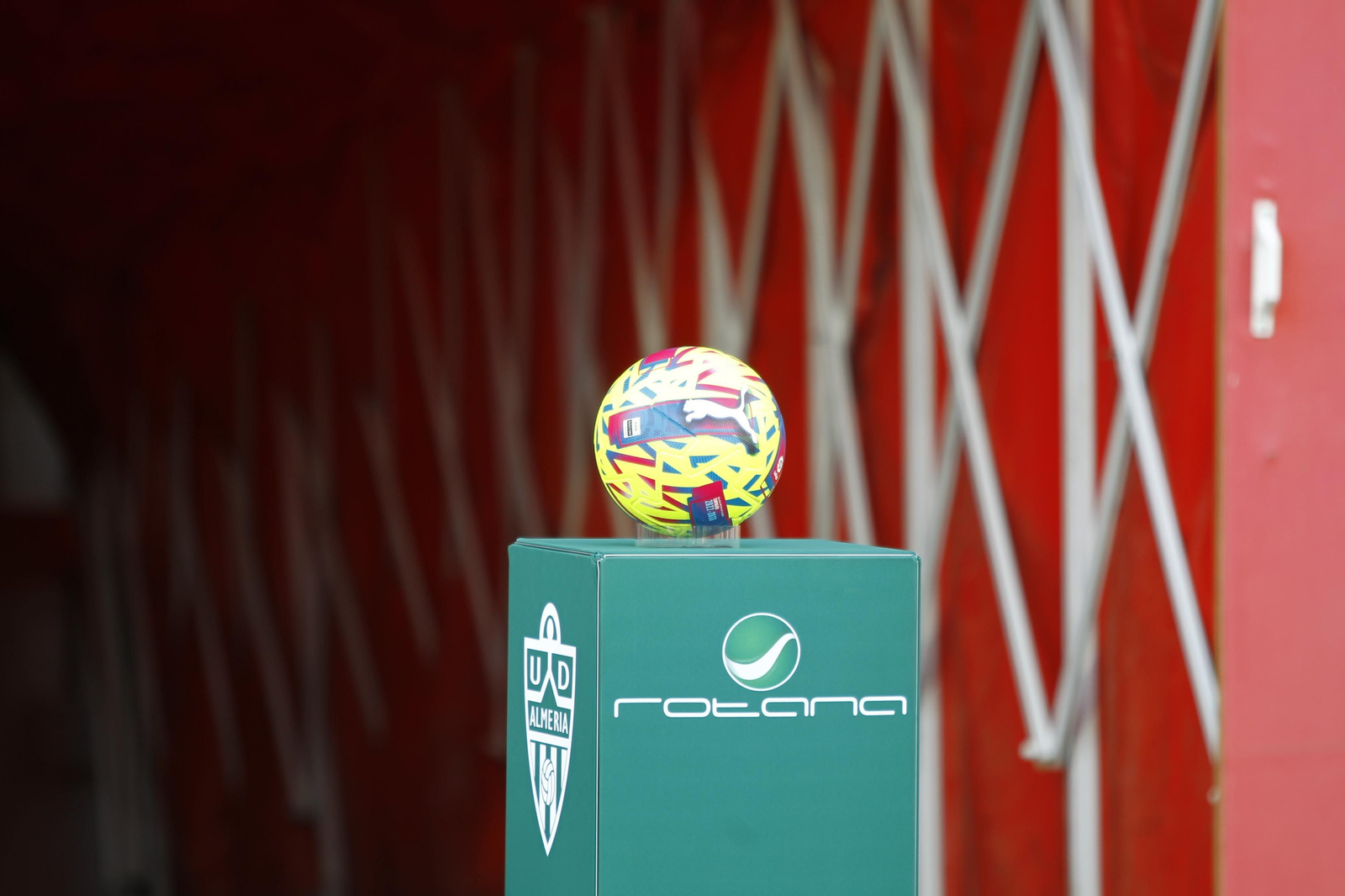 Imágenes del partido de fútbol U.D. Almería-Real Betis Balompié