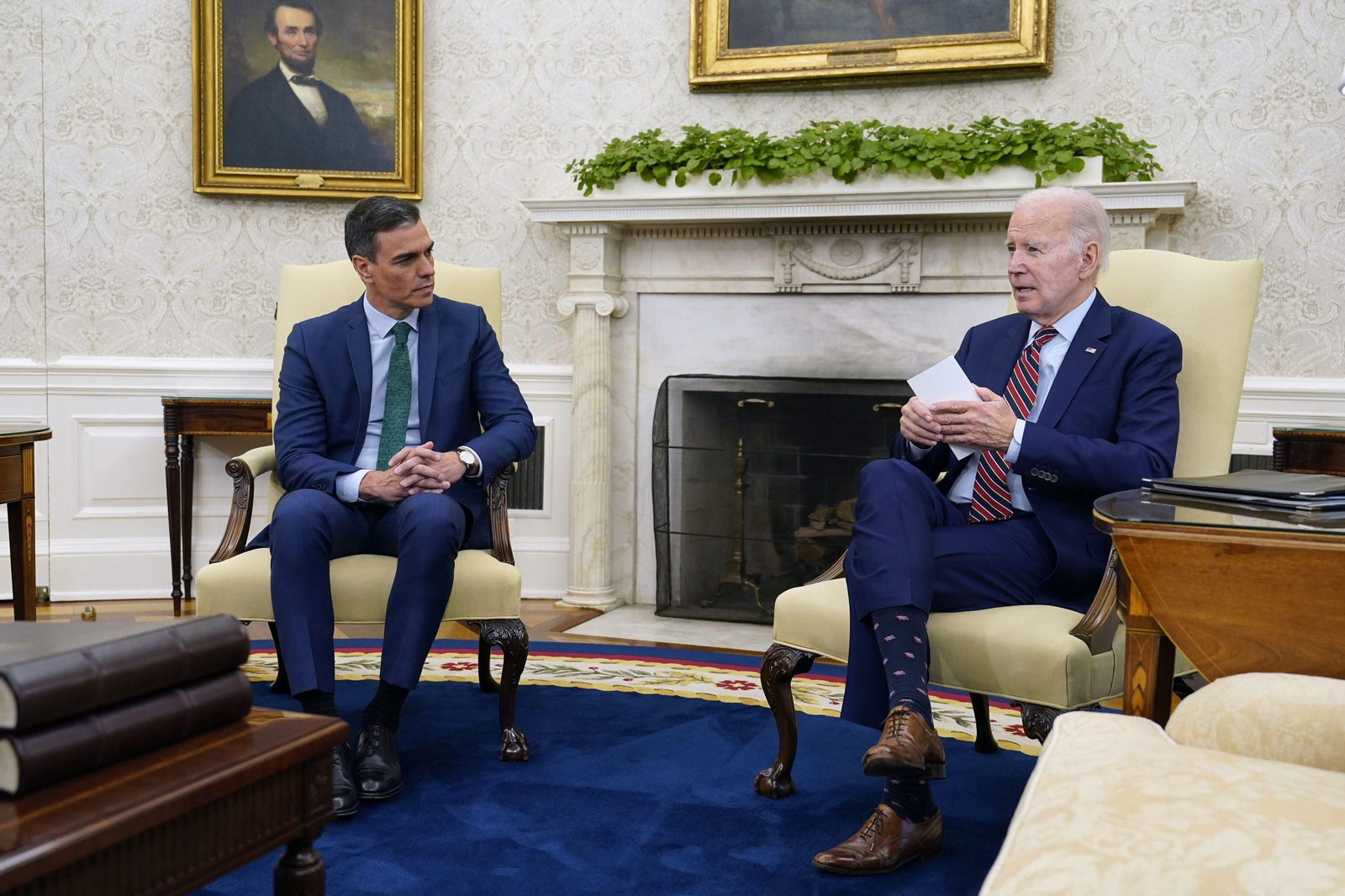 Pedro Sánchez, con el presidente norteamericano, Joe Biden, en el despacho oval