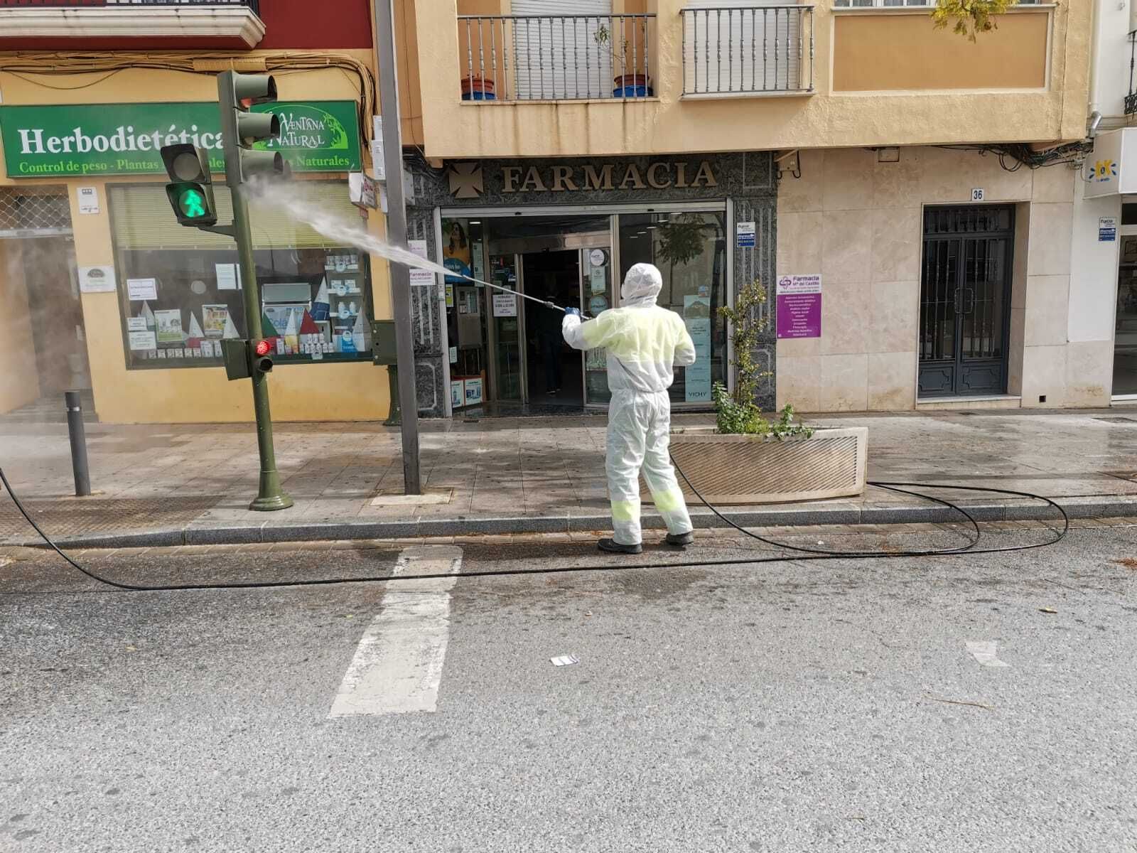 Desinfección de una calle de Baena.