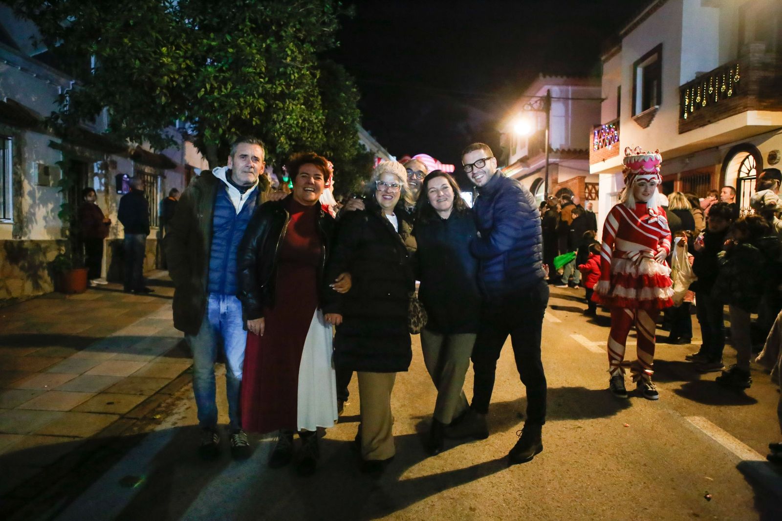 Búscate en las fotos de la cabalgata de Reyes Magos 2026 en Los Barrios