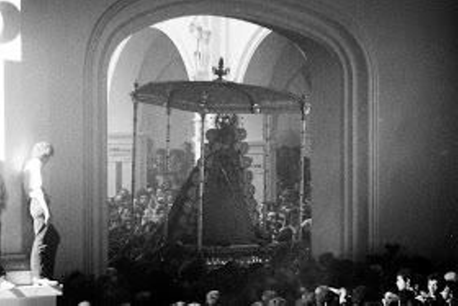 Salto de la reja y procesión en los años 80