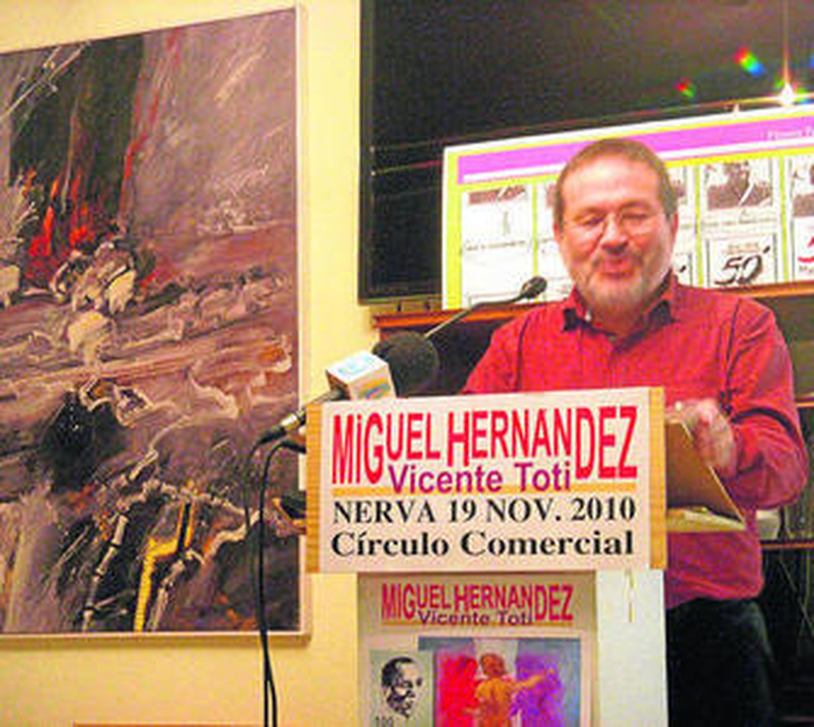 Vicente Toti durante la presentación de la exposición.