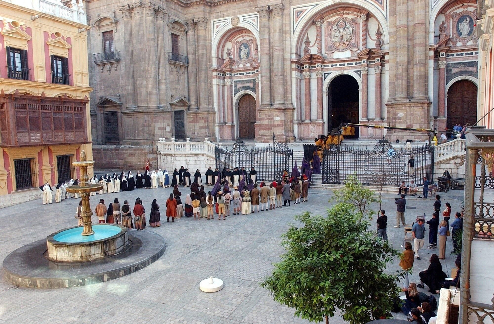 La plaza del Obispo de Málaga fue protagonista de parte de 'El puente de San Luis Rey' (2004).