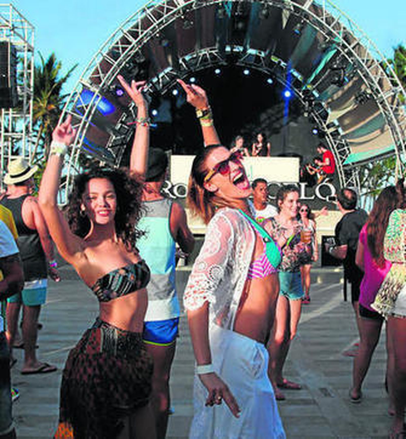 Laura Sánchez muy animada en la fiesta Ron Barceló Desalia.