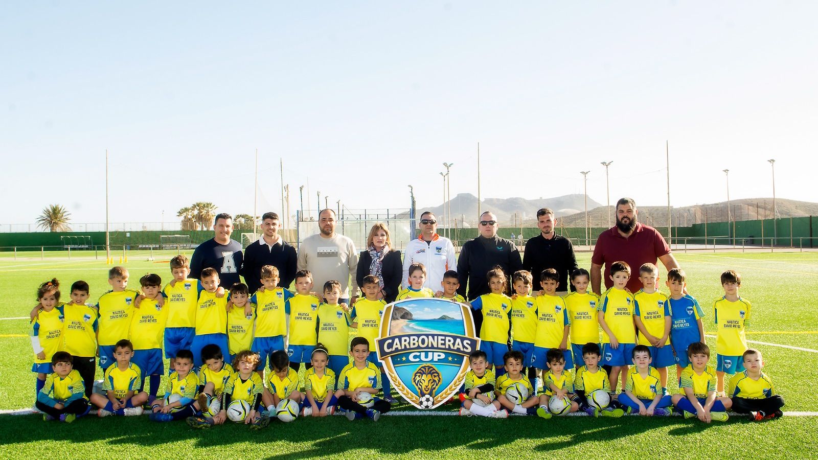 Varios jugadores del conjunto carbonero posan en las instalaciones del Blas Belmonte.
