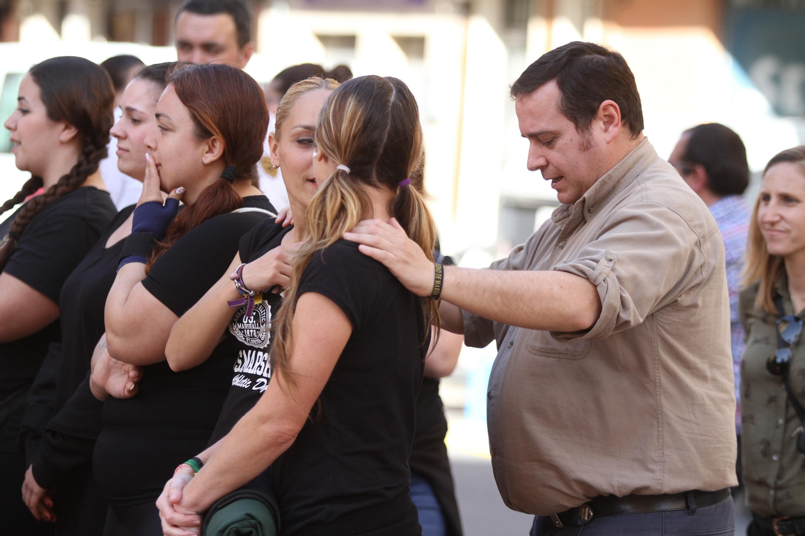 El ensayo de la cuadrilla de mujeres de la Hermandad del Santo Entierro, en imágenes