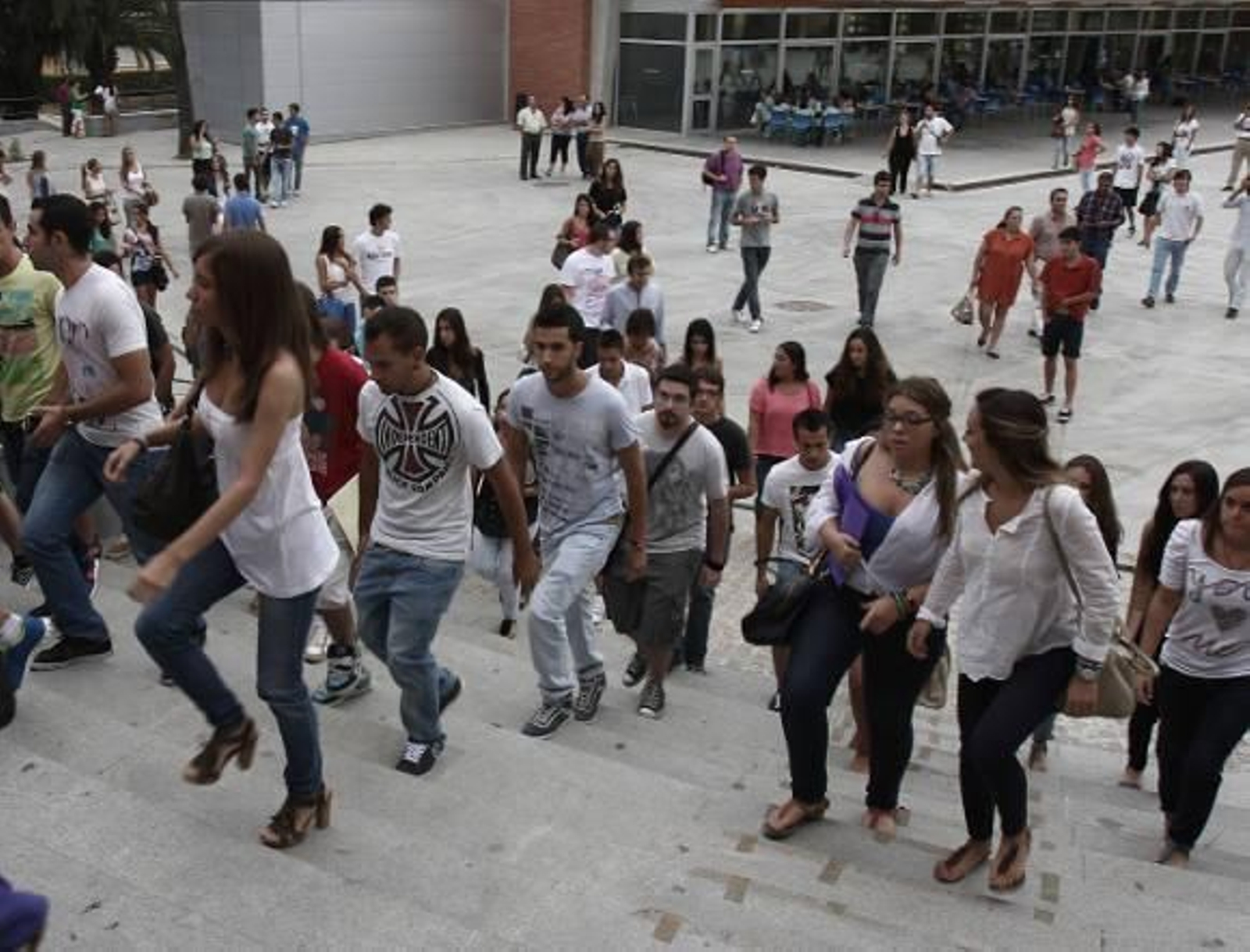 El 40% de los jóvenes quiere ser funcionario, el 80% ignora la realidad