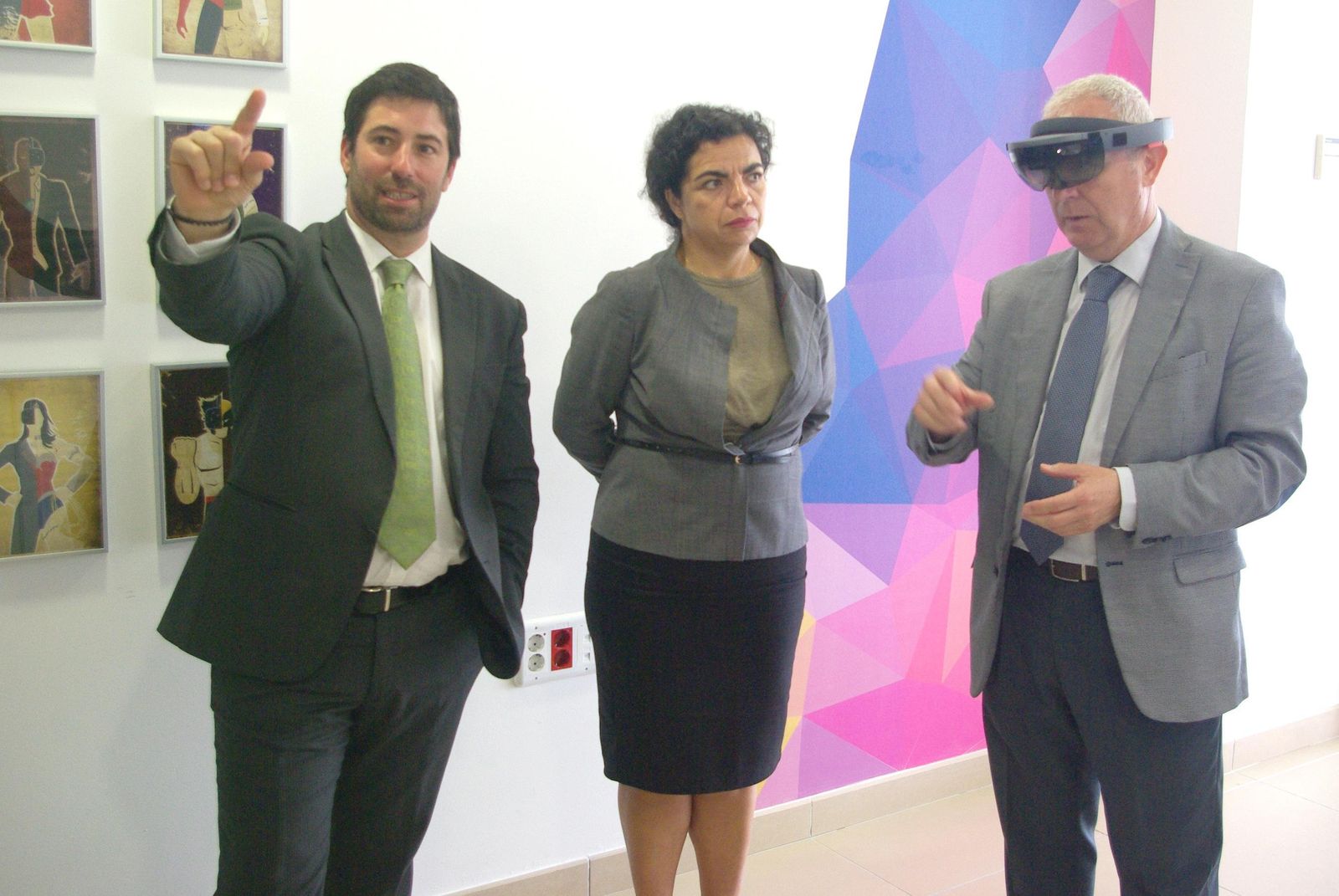 Borja Tinao, director de Altran en Cádiz (izquierda), junto a Rosa Mellado (Agencia IDEA) y el delegado Juan Luis Belizón.