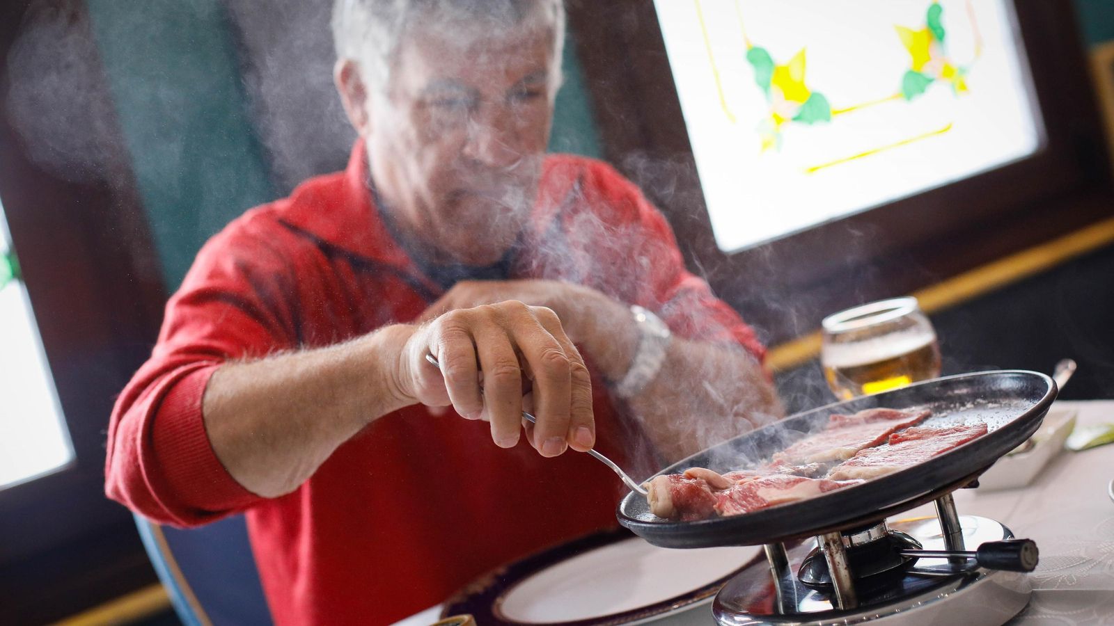 El cliente puede hacerse él mismo la carne que desea comer.