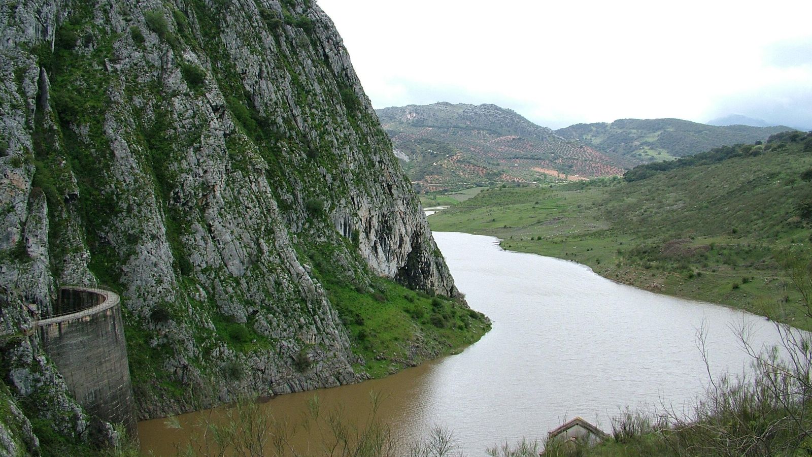 El río Gaduares viene ofreciendo sus servicios desde tiempos remotos a Montejaque. El río Gaduares viene ofreciendo sus servicios desde tiempos remotos a Montejaque.