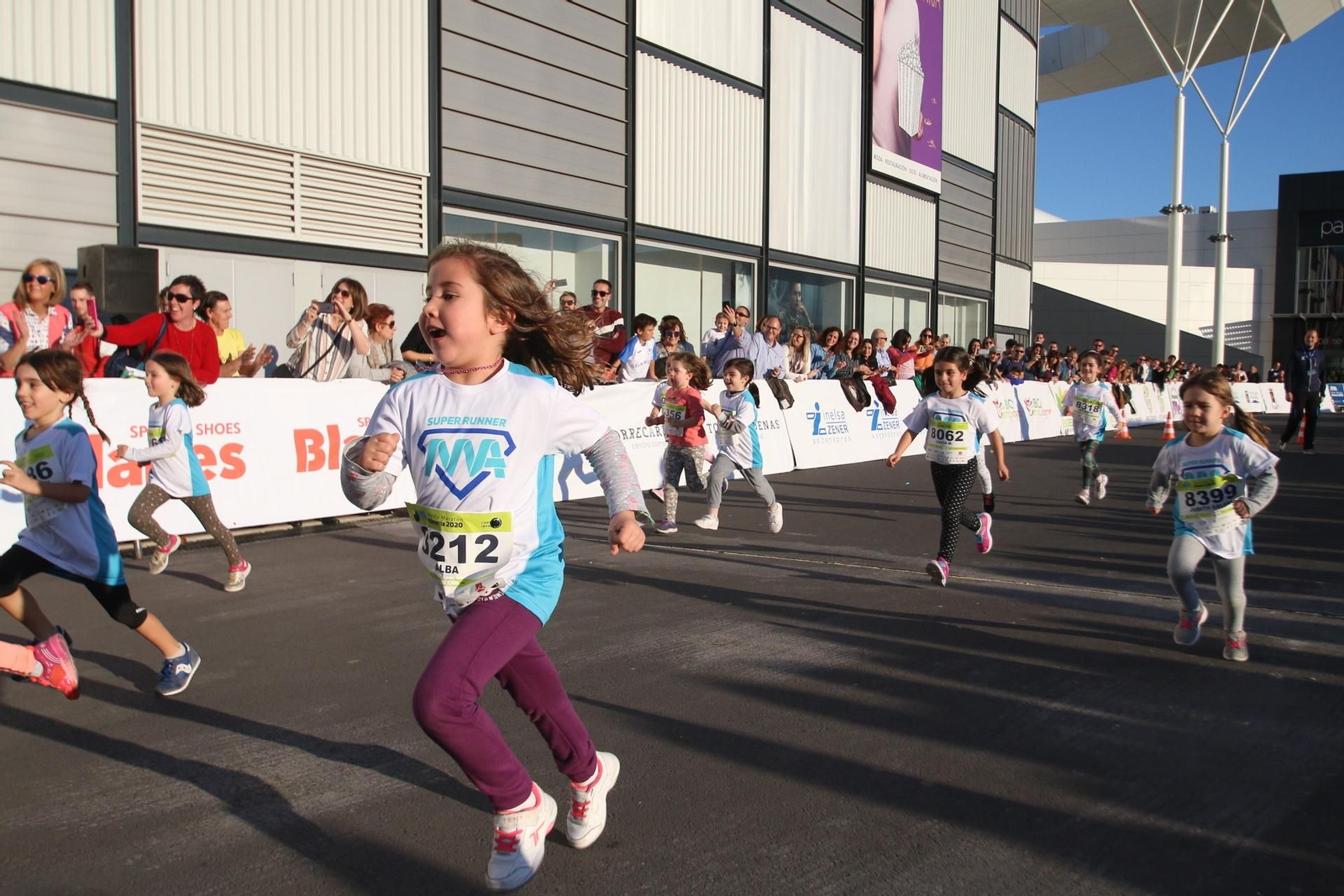 Fotogalería de las carreras infantiles del Medio Maratón de Almería