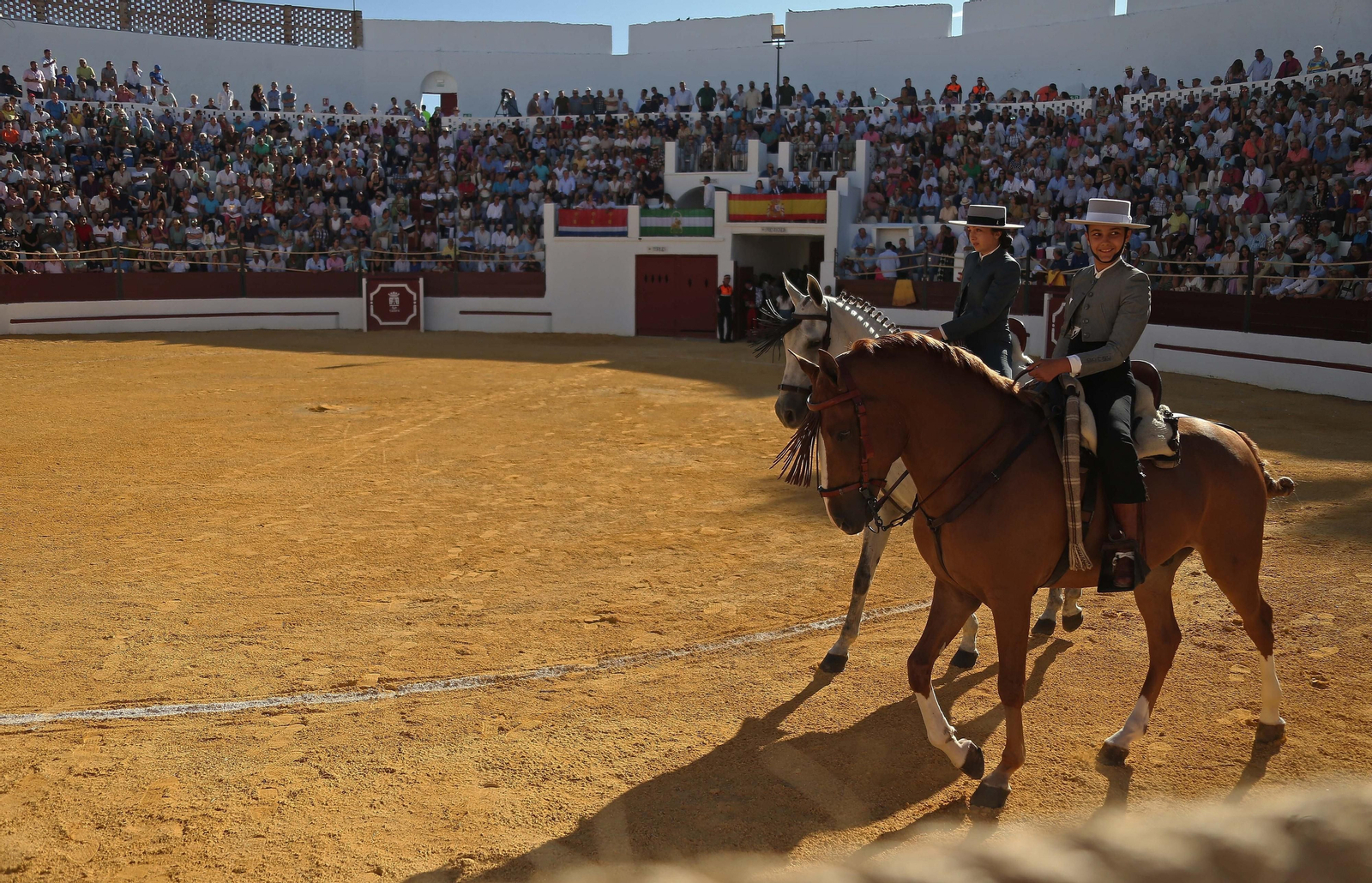 Paseíllo en la plaza de toros de Tarifa.
