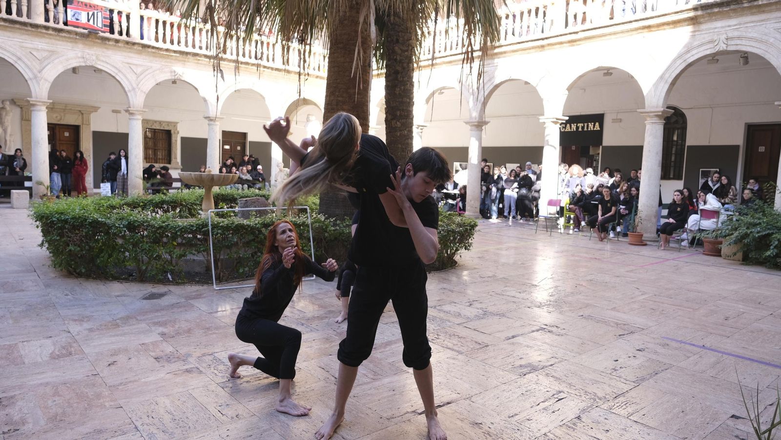 ¿Eres + machista o + racista?, exposición en la Escuela de Artes de Almería, en imágenes