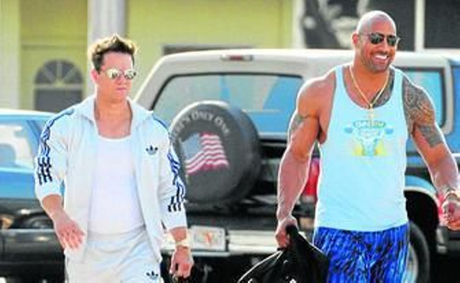 Mark Wahlberg y Dwayne 'The Rock' Johnson protagonizan esta comedia negra dirigida por Michael Bay.