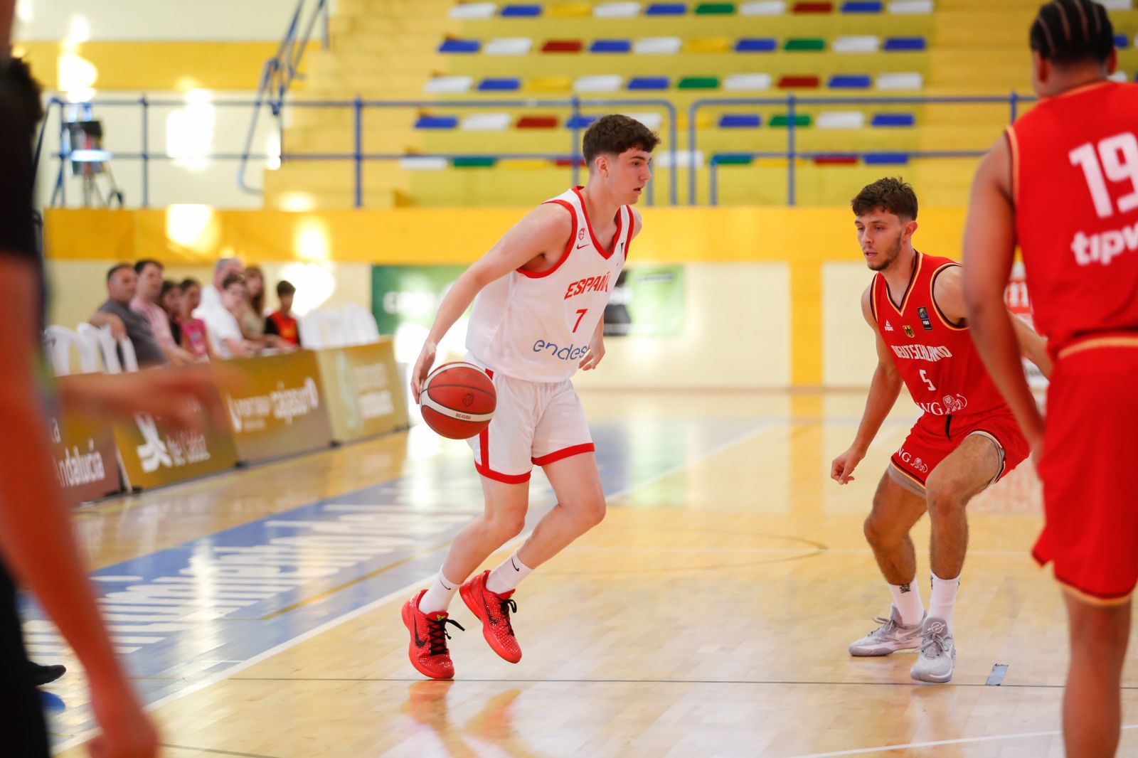 Las fotos de la primera jornada del torneo Internacional U20 de baloncesto de La Línea